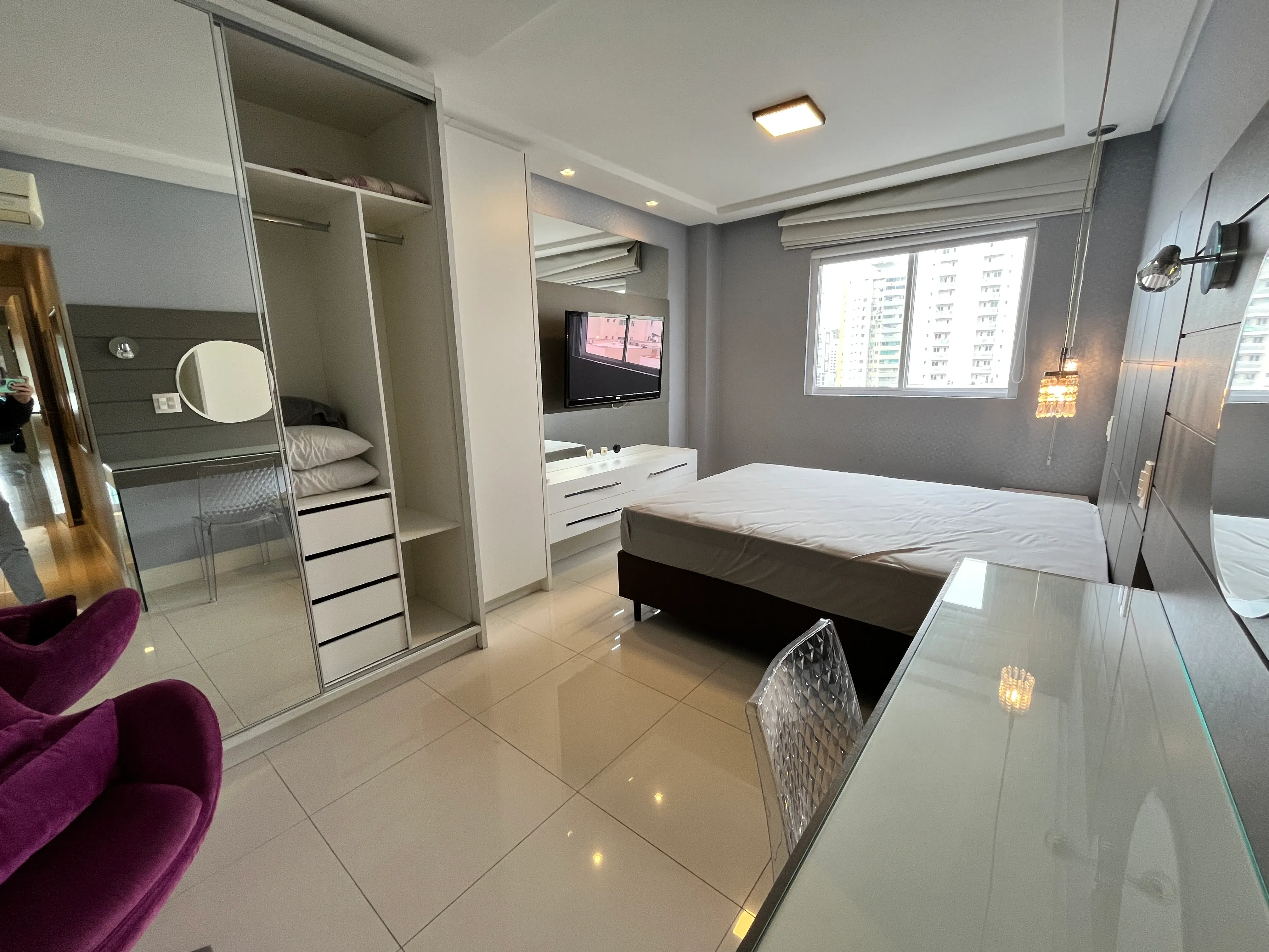 Apartamento com 3 dormitórios sendo 3 suítes e 2 vagas de garagem em Balneário Camboriú/SC