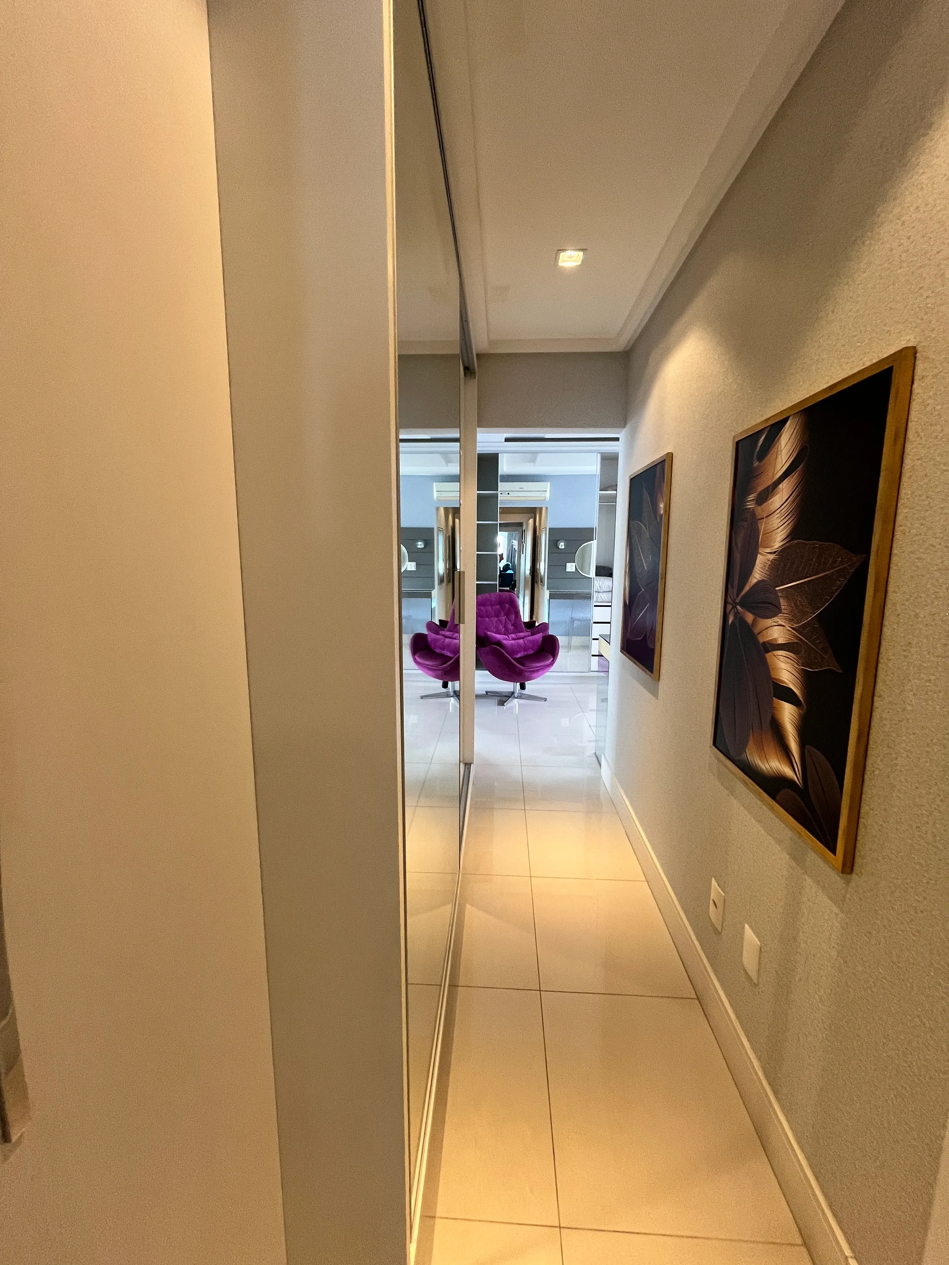 Apartamento com 3 dormitórios sendo 3 suítes e 2 vagas de garagem em Balneário Camboriú/SC