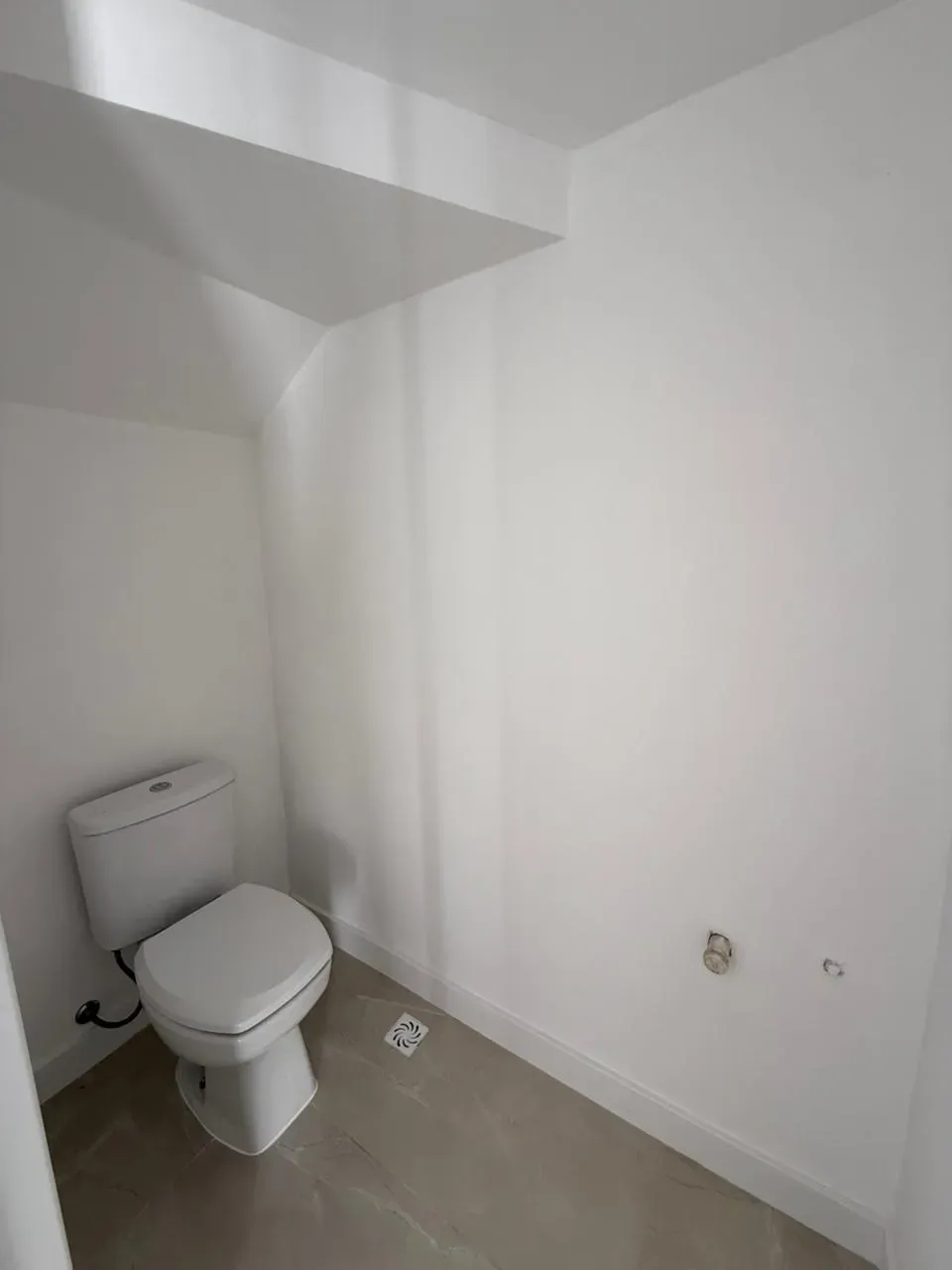 Casa com 3 dormitórios sendo 3 suítes e 2 vagas de garagem em Balneário Piçarras/SC