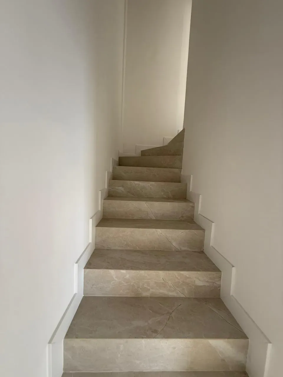 Casa com 3 dormitórios sendo 3 suítes e 2 vagas de garagem em Balneário Piçarras/SC