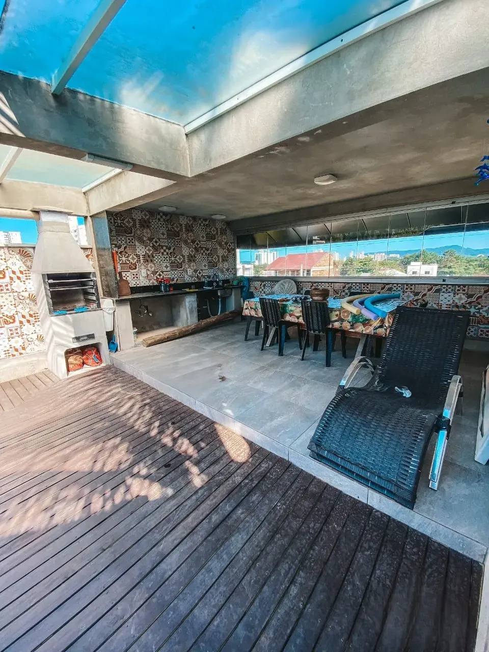 Casa com 3 dormitórios sendo 1 suíte e 8 vagas de garagem em Balneário Piçarras/SC