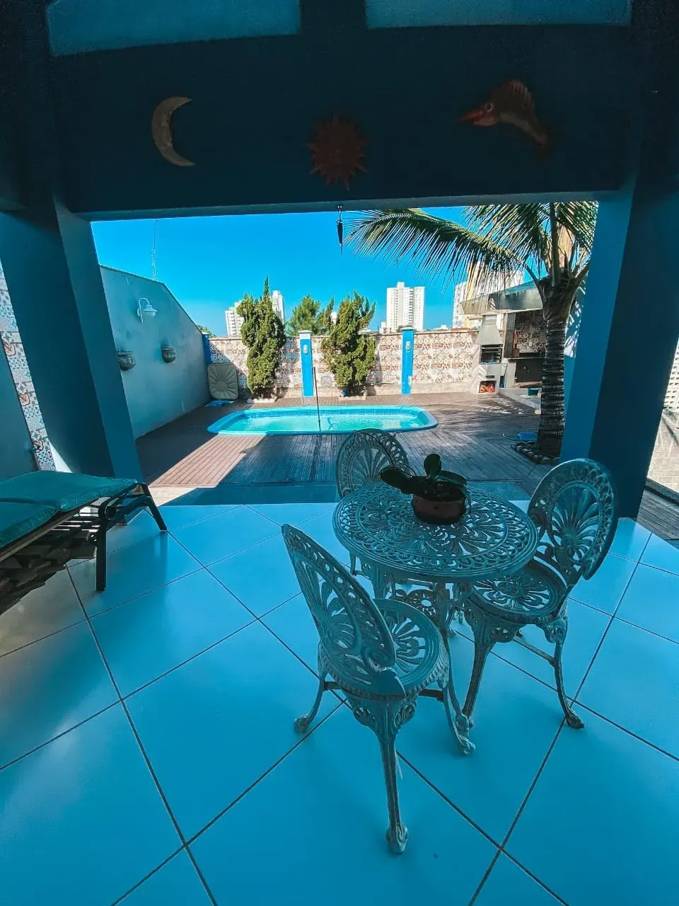 Casa com 3 dormitórios sendo 1 suíte e 8 vagas de garagem em Balneário Piçarras/SC