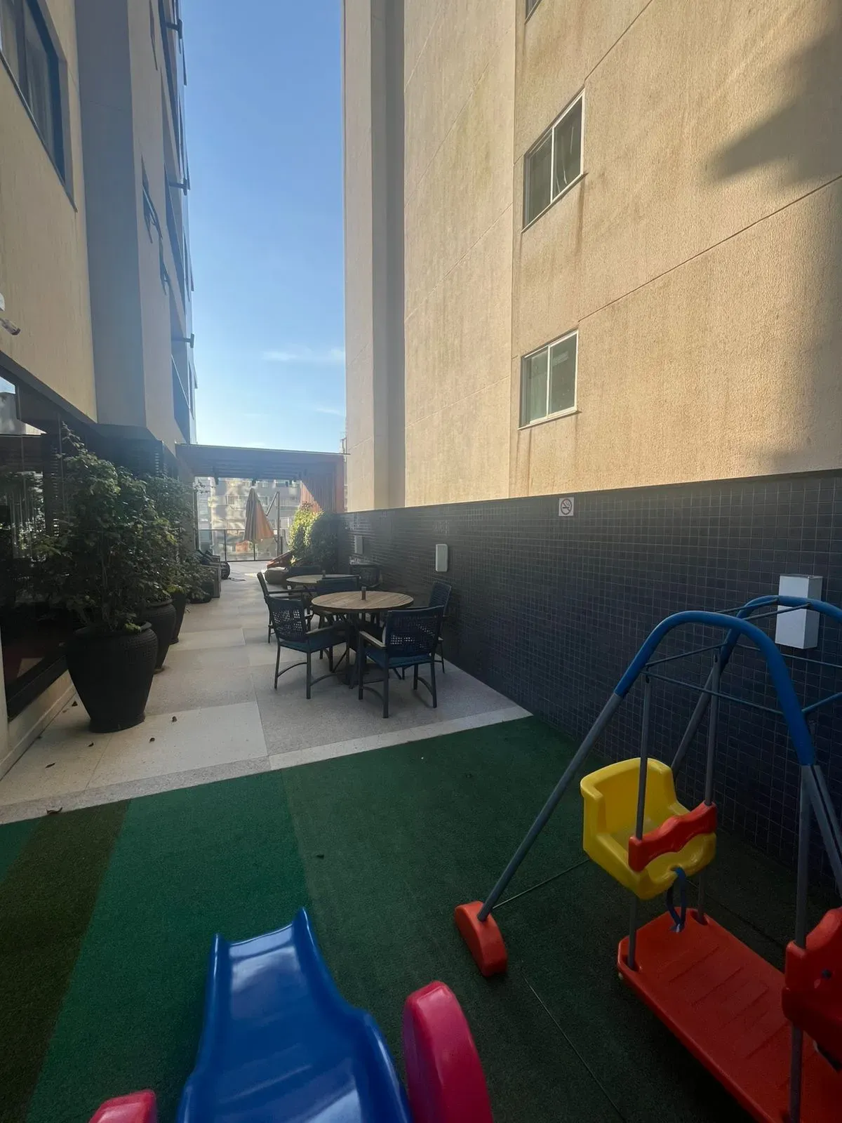 Apartamento alto padrão com 3 suítes e 3 vagas de garagem - Meia Praia | Itapema/SC