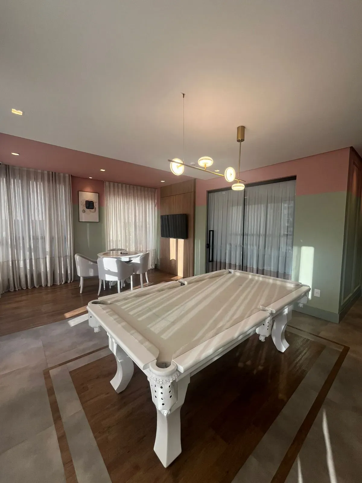 Apartamento alto padrão com 3 suítes e 3 vagas de garagem - Meia Praia | Itapema/SC