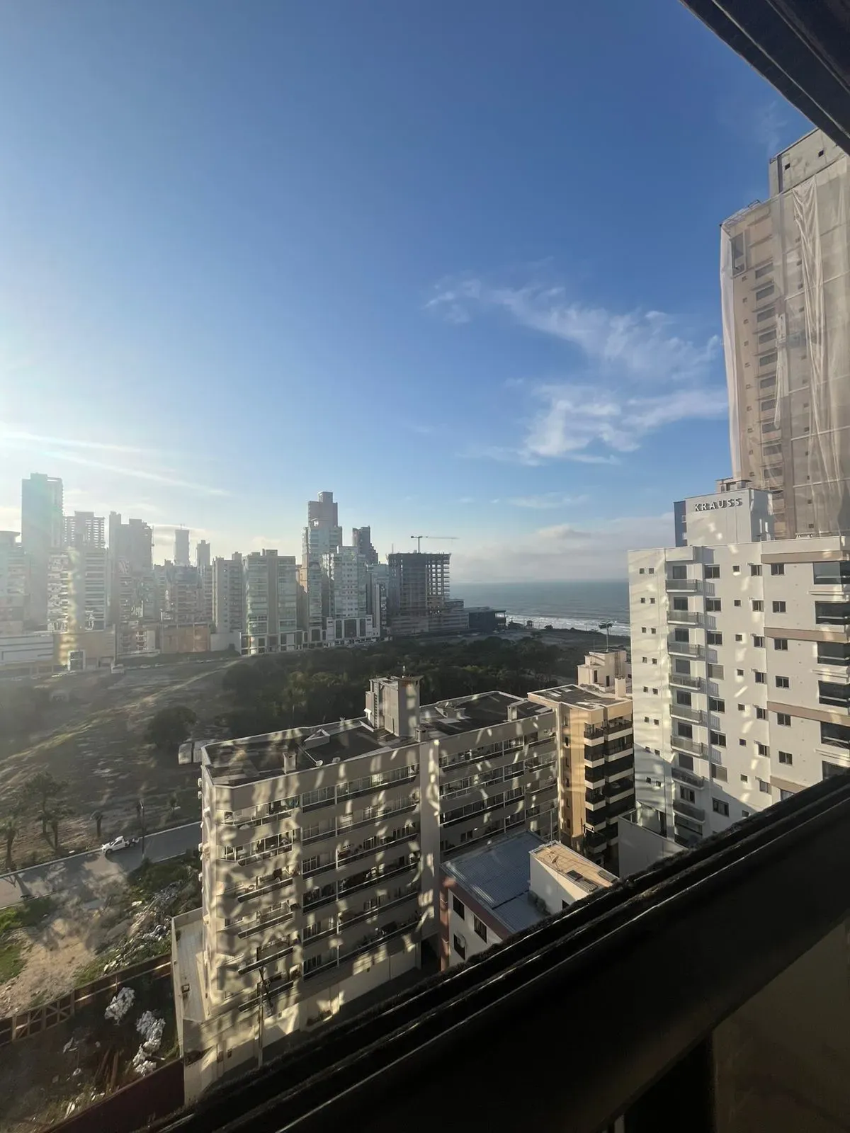 Apartamento alto padrão com 3 suítes e 3 vagas de garagem - Meia Praia | Itapema/SC