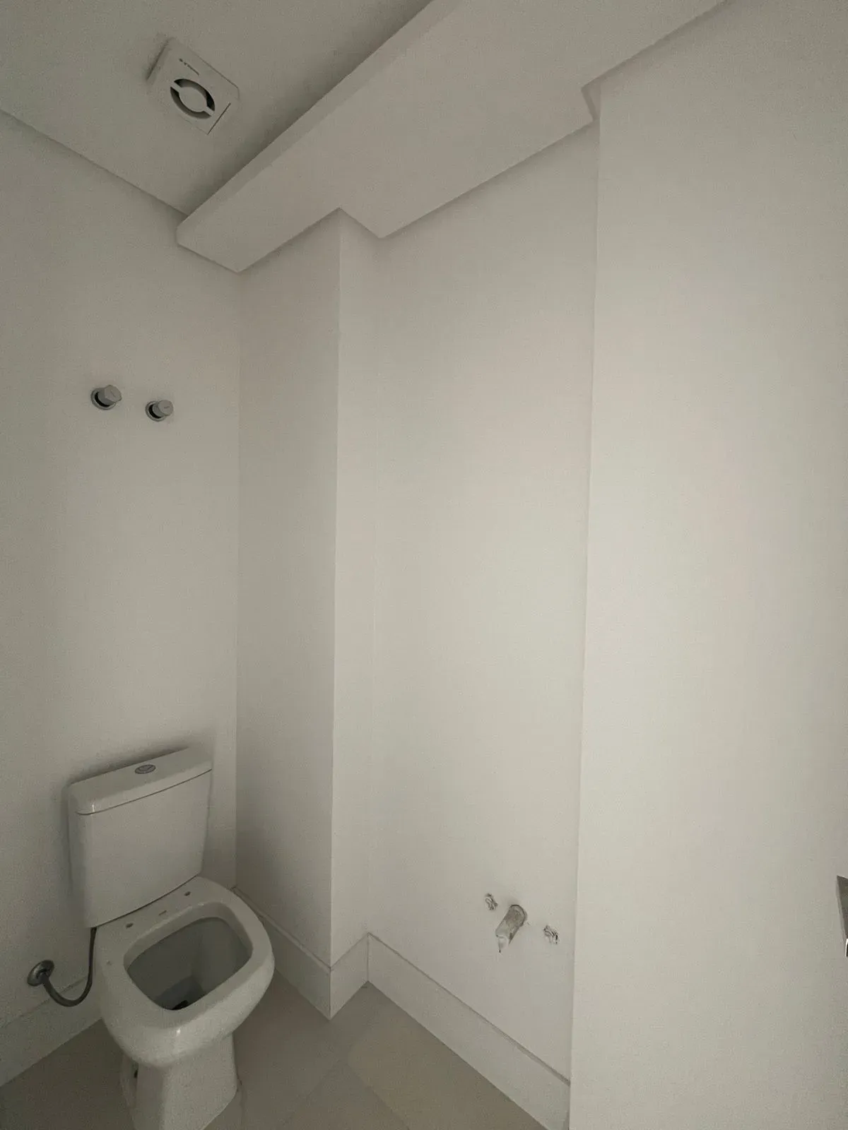 Apartamento alto padrão com 3 suítes e 3 vagas de garagem - Meia Praia | Itapema/SC