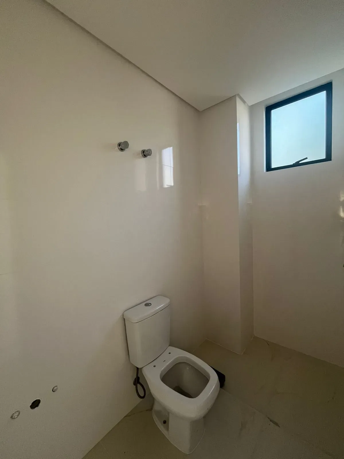 Apartamento alto padrão com 3 suítes e 3 vagas de garagem - Meia Praia | Itapema/SC
