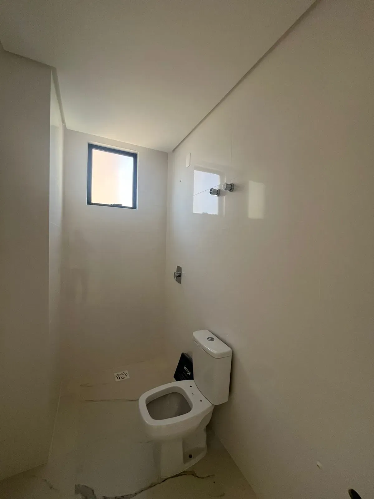 Apartamento alto padrão com 3 suítes e 3 vagas de garagem - Meia Praia | Itapema/SC