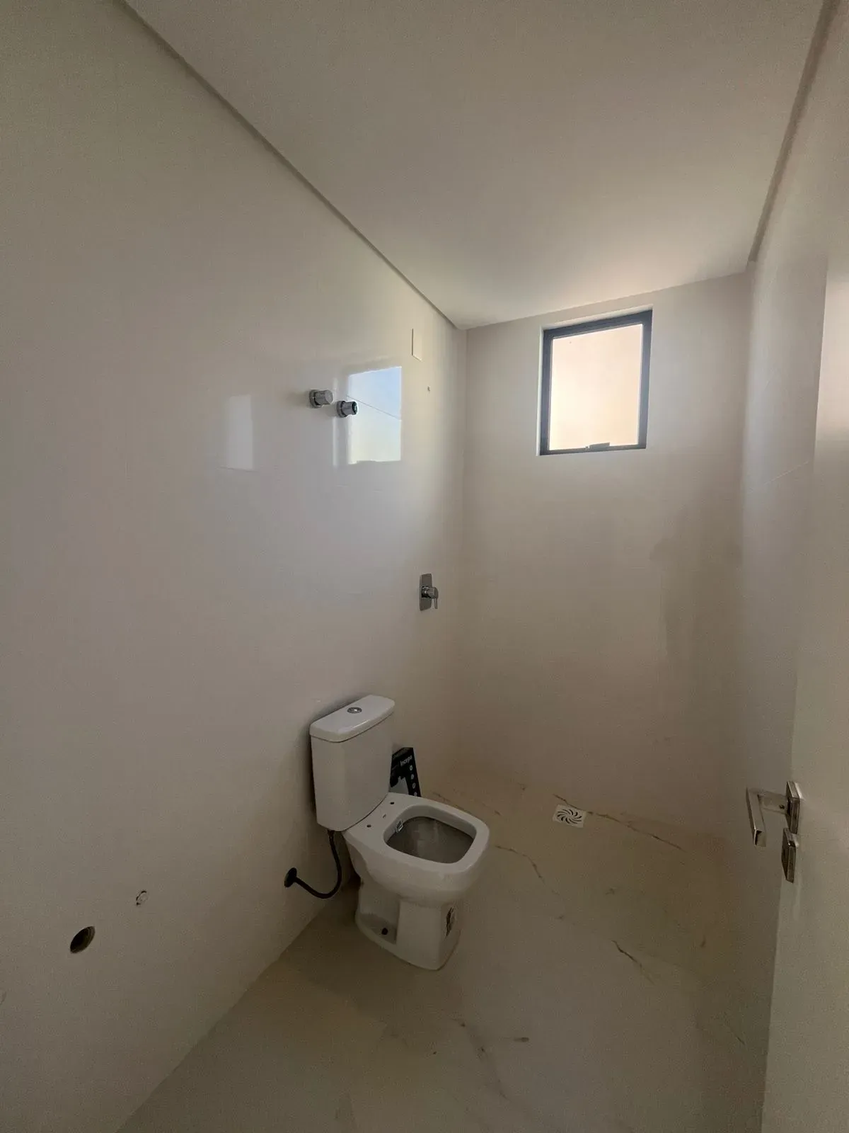 Apartamento alto padrão com 3 suítes e 3 vagas de garagem - Meia Praia | Itapema/SC