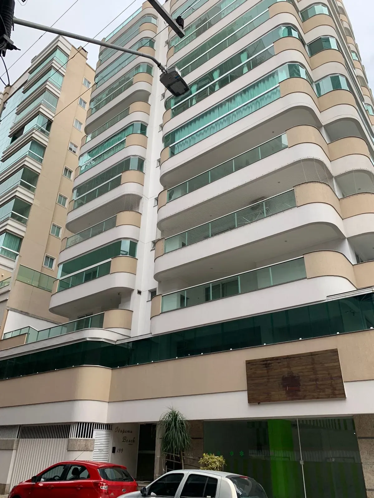 Cobertura duplex com 3 suítes sendo 1 master e 2 vagas - Meia Praia | Itapema/SC