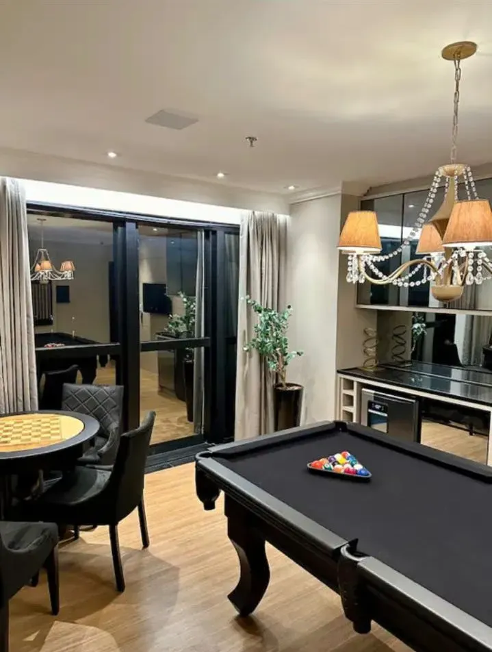 Apartamento mobiliado de 1 dormitório e 1 vaga na Meia Praia, Itapema/SC