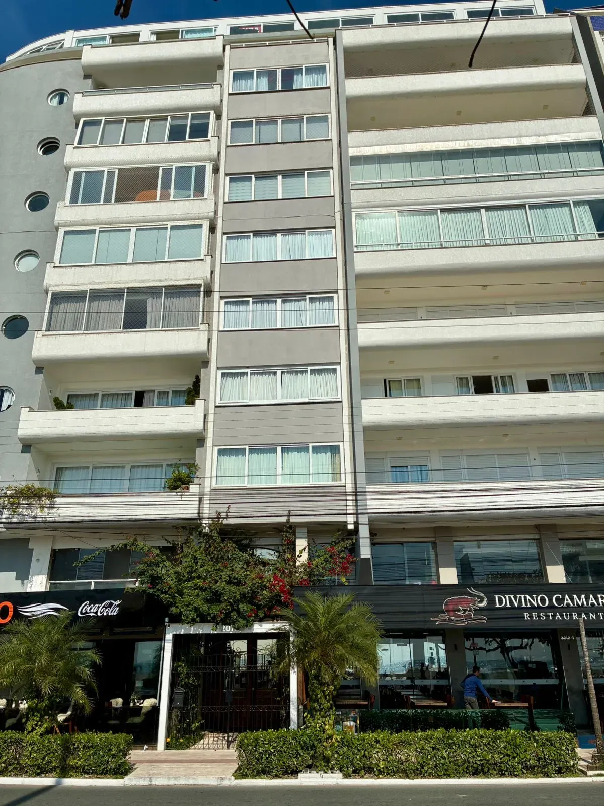 Frente mar com 3 dormitórios sendo 1 suíte e 2 vagas, Vista Panorâmica da Orla de Balneário Camboriú