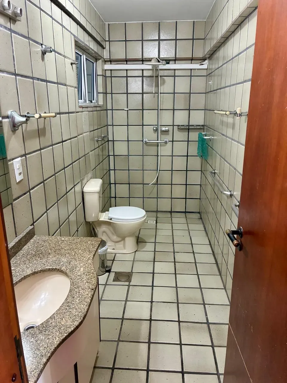 Frente mar com 3 dormitórios sendo 1 suíte e 2 vagas, Vista Panorâmica da Orla de Balneário Camboriú