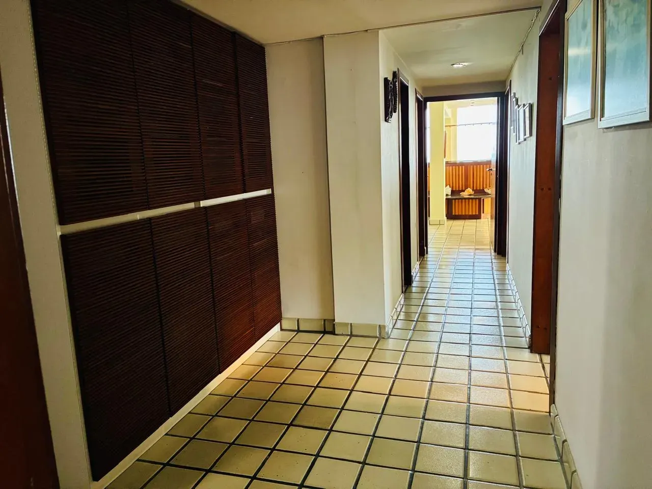 Frente mar com 3 dormitórios sendo 1 suíte e 2 vagas, Vista Panorâmica da Orla de Balneário Camboriú