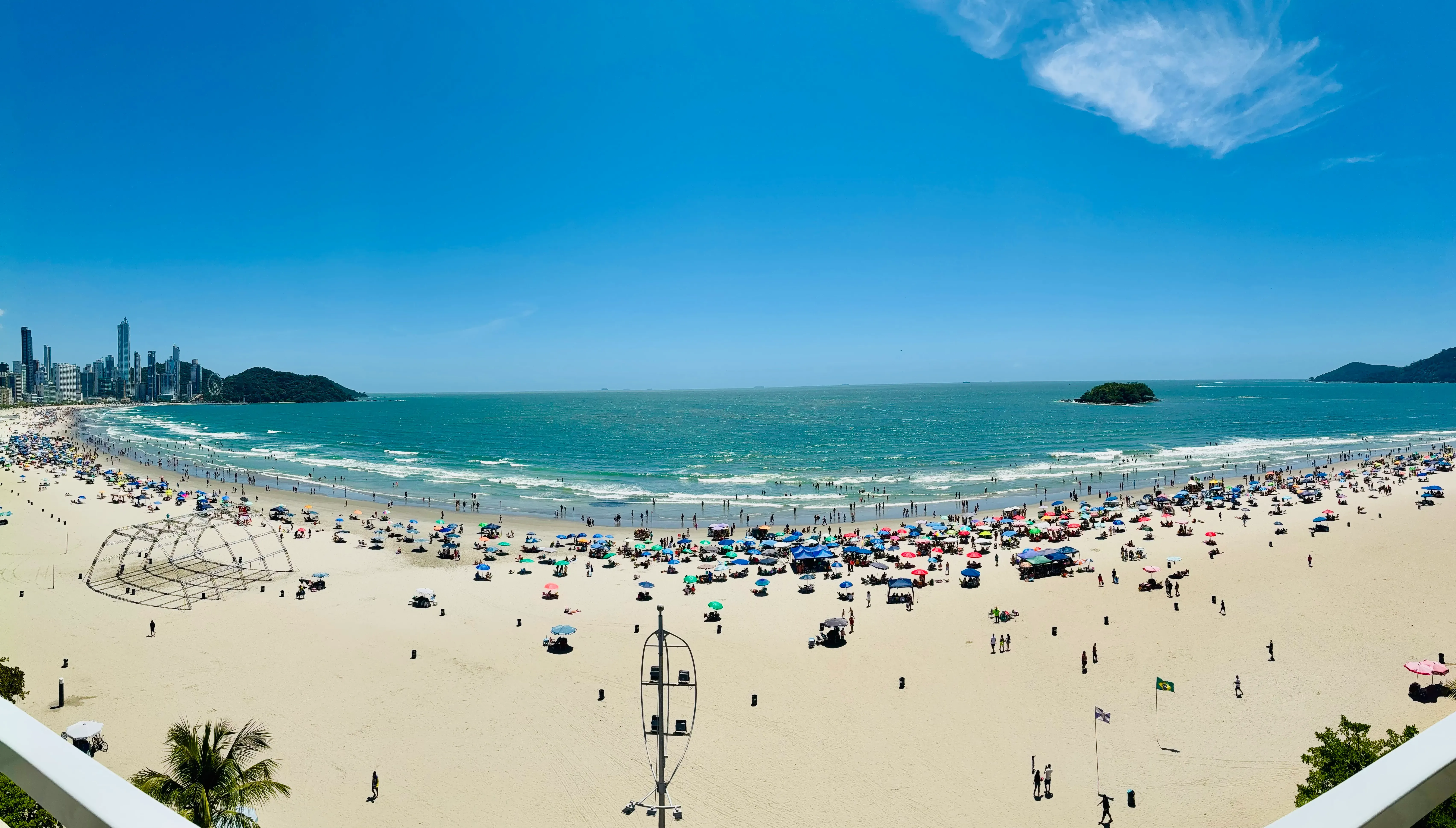 Frente mar com 3 dormitórios sendo 1 suíte e 2 vagas, Vista Panorâmica da Orla de Balneário Camboriú