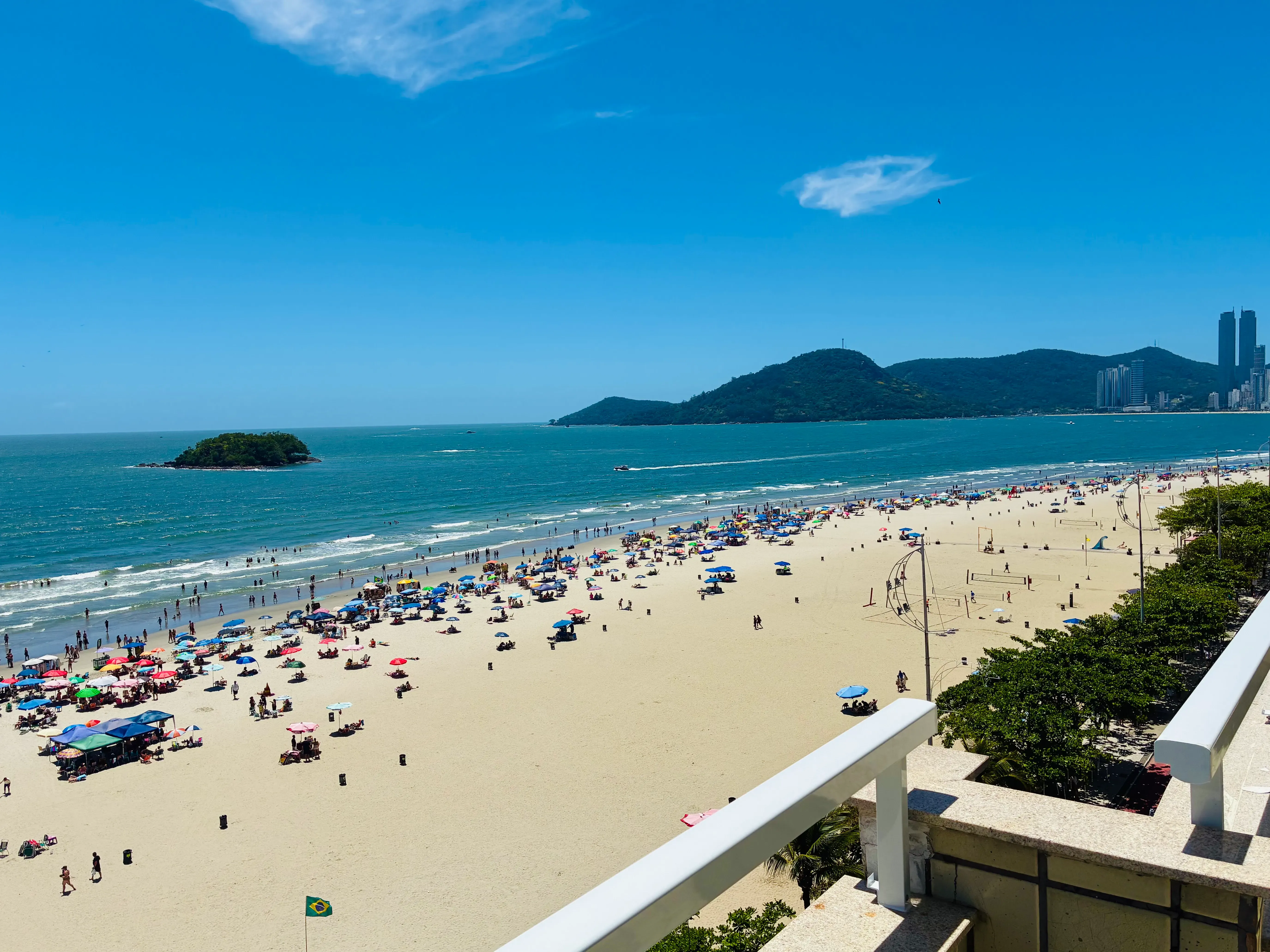 Frente mar com 3 dormitórios sendo 1 suíte e 2 vagas, Vista Panorâmica da Orla de Balneário Camboriú