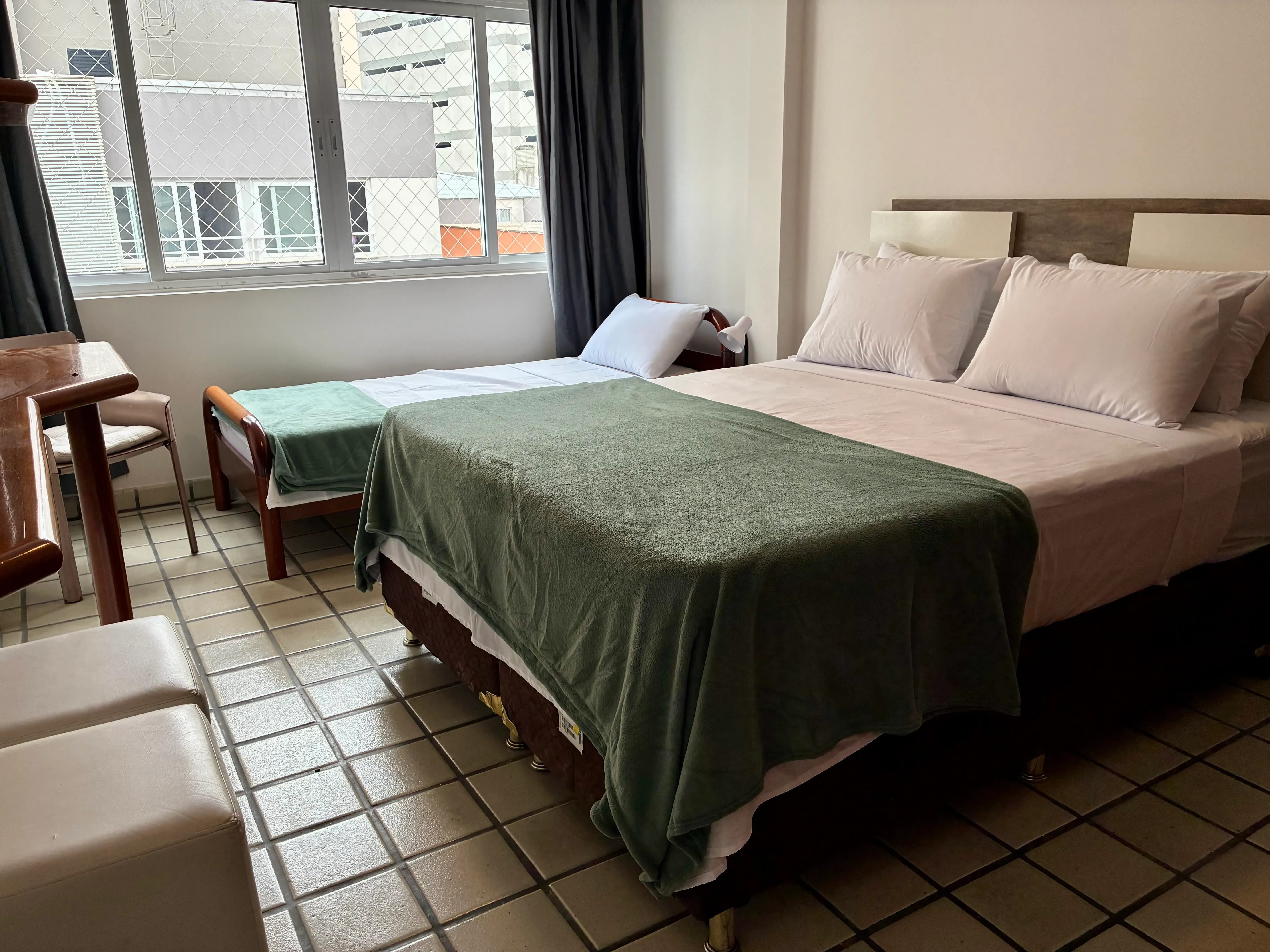 Frente mar com 3 dormitórios sendo 1 suíte e 2 vagas, Vista Panorâmica da Orla de Balneário Camboriú