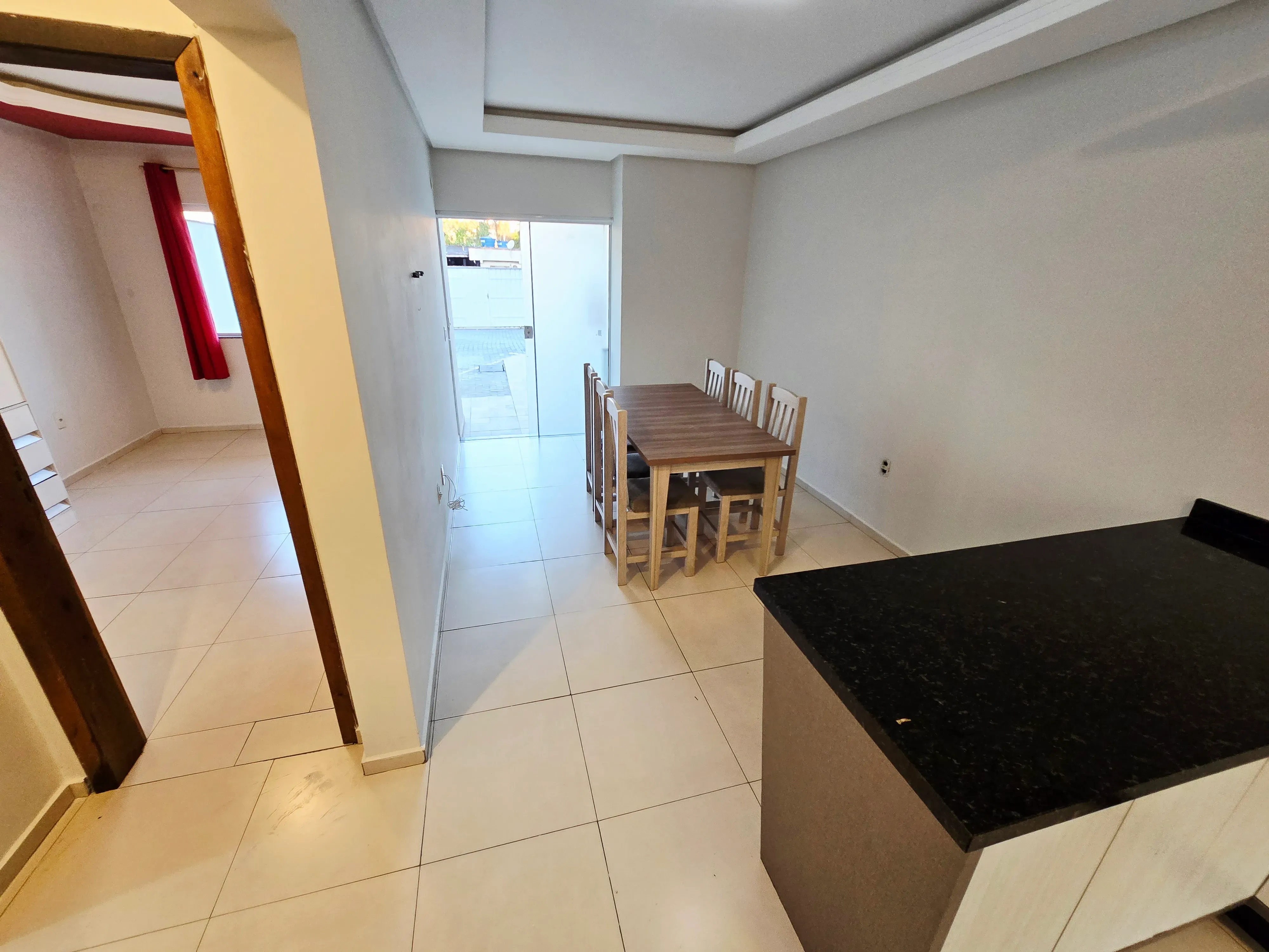 Apartamento semi mobiliado com 2 dormitórios e 1 vaga no Santa Regina em Camboriú/SC