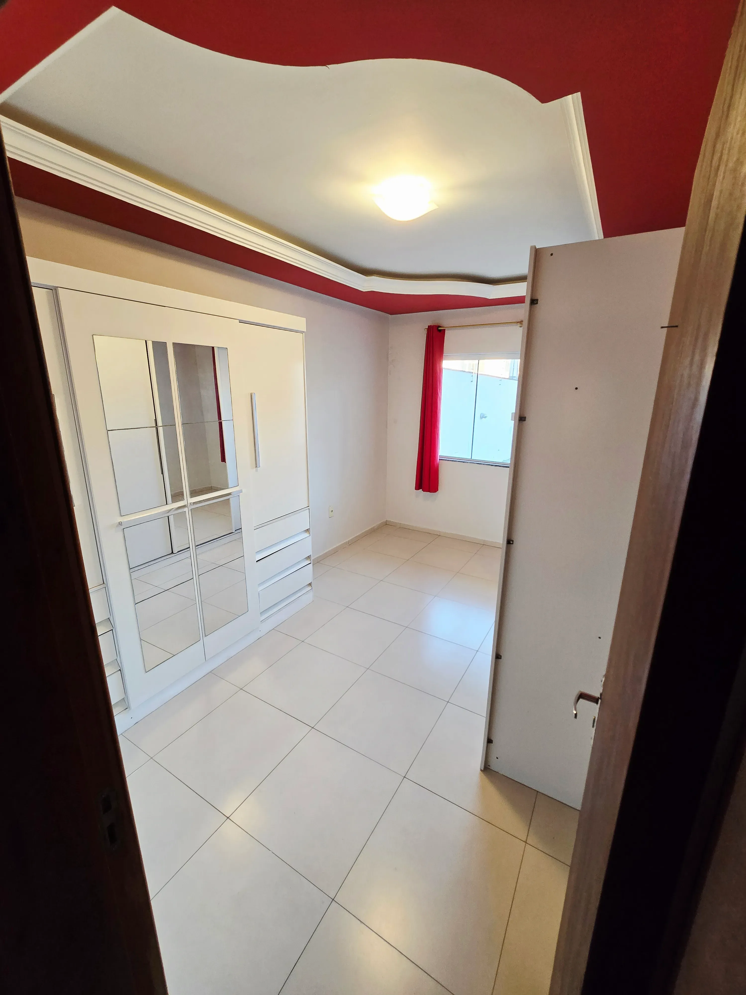 Apartamento semi mobiliado com 2 dormitórios e 1 vaga no Santa Regina em Camboriú/SC