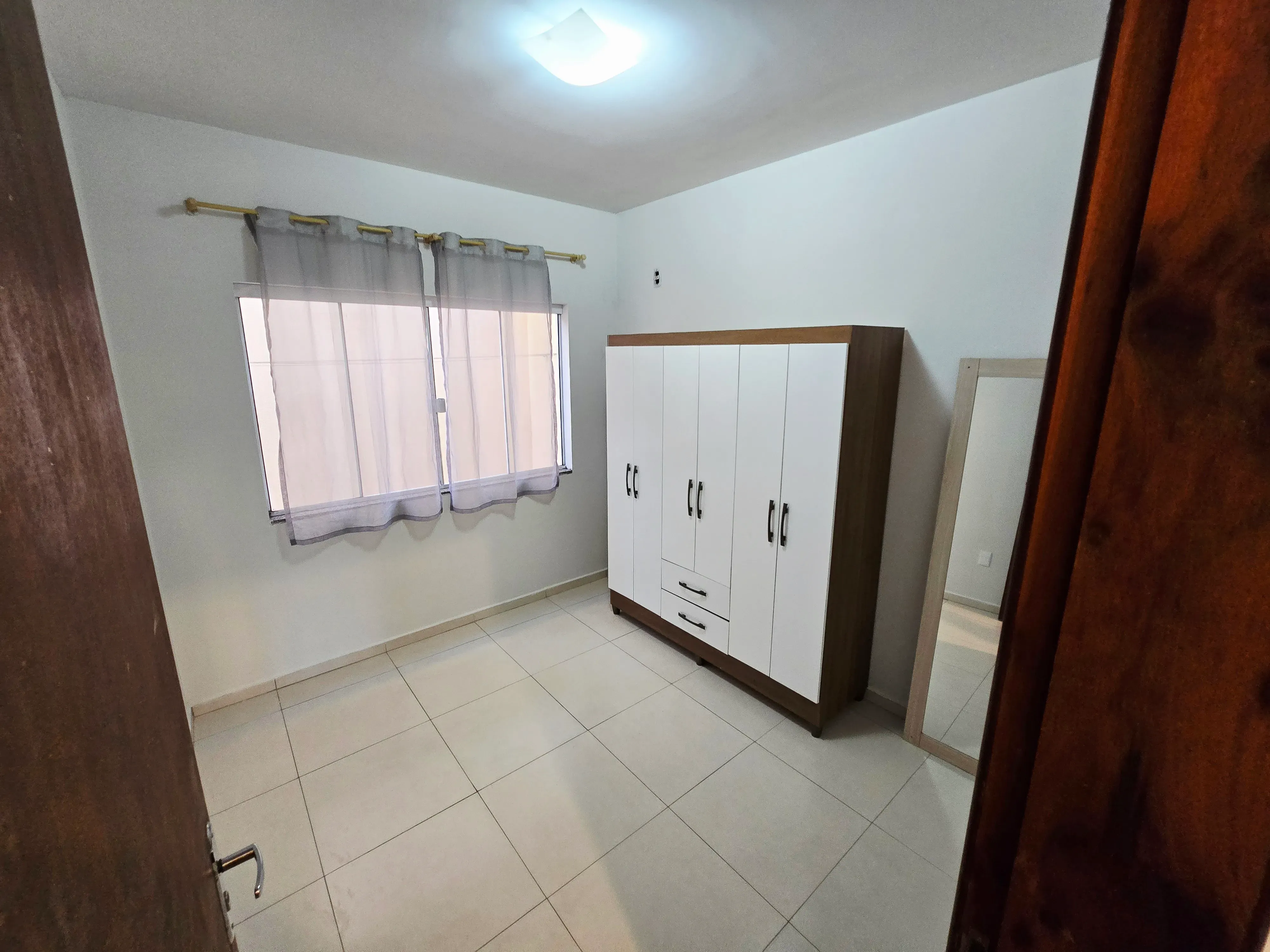 Apartamento semi mobiliado com 2 dormitórios e 1 vaga no Santa Regina em Camboriú/SC