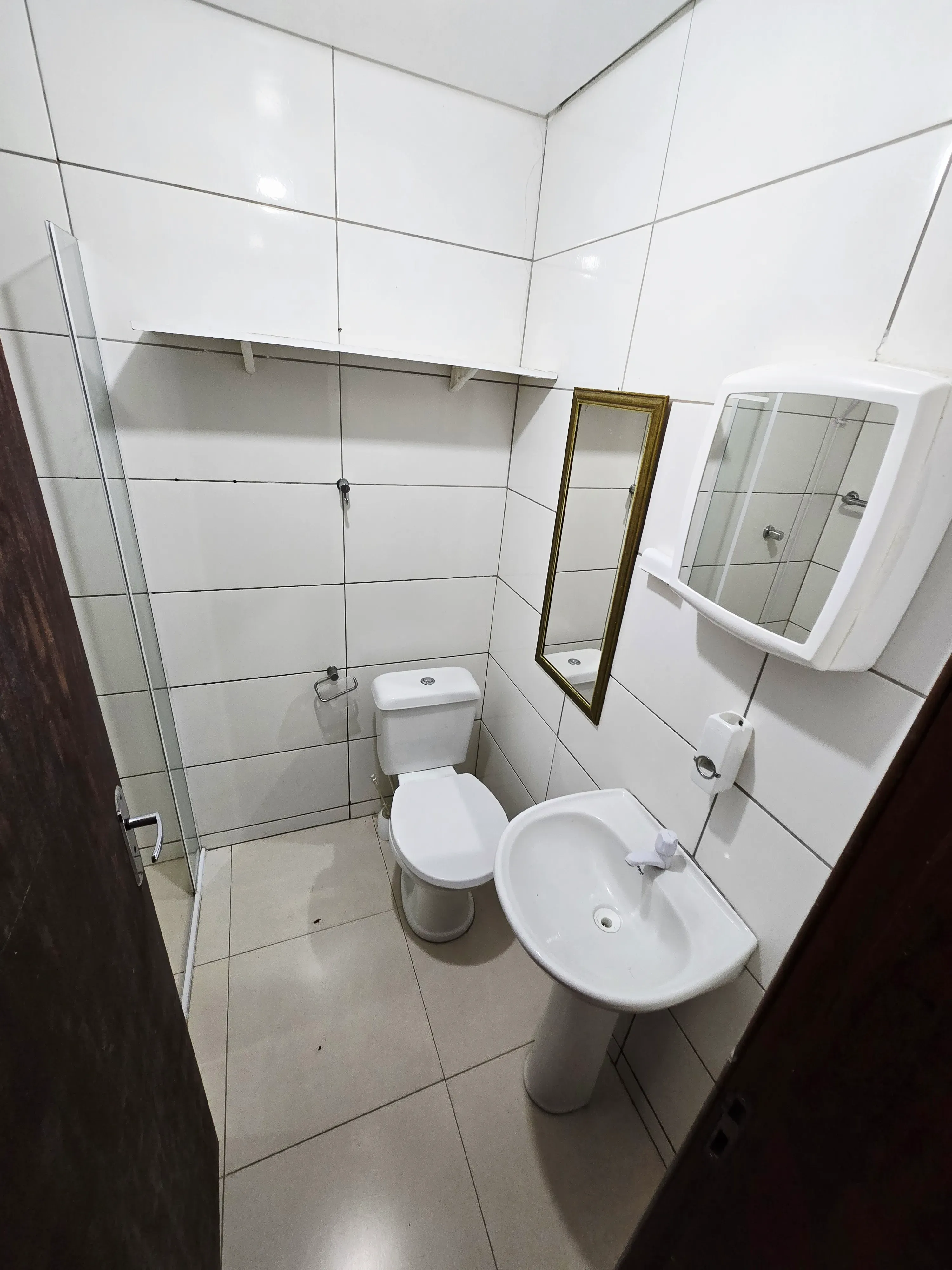 Apartamento semi mobiliado com 2 dormitórios e 1 vaga no Santa Regina em Camboriú/SC