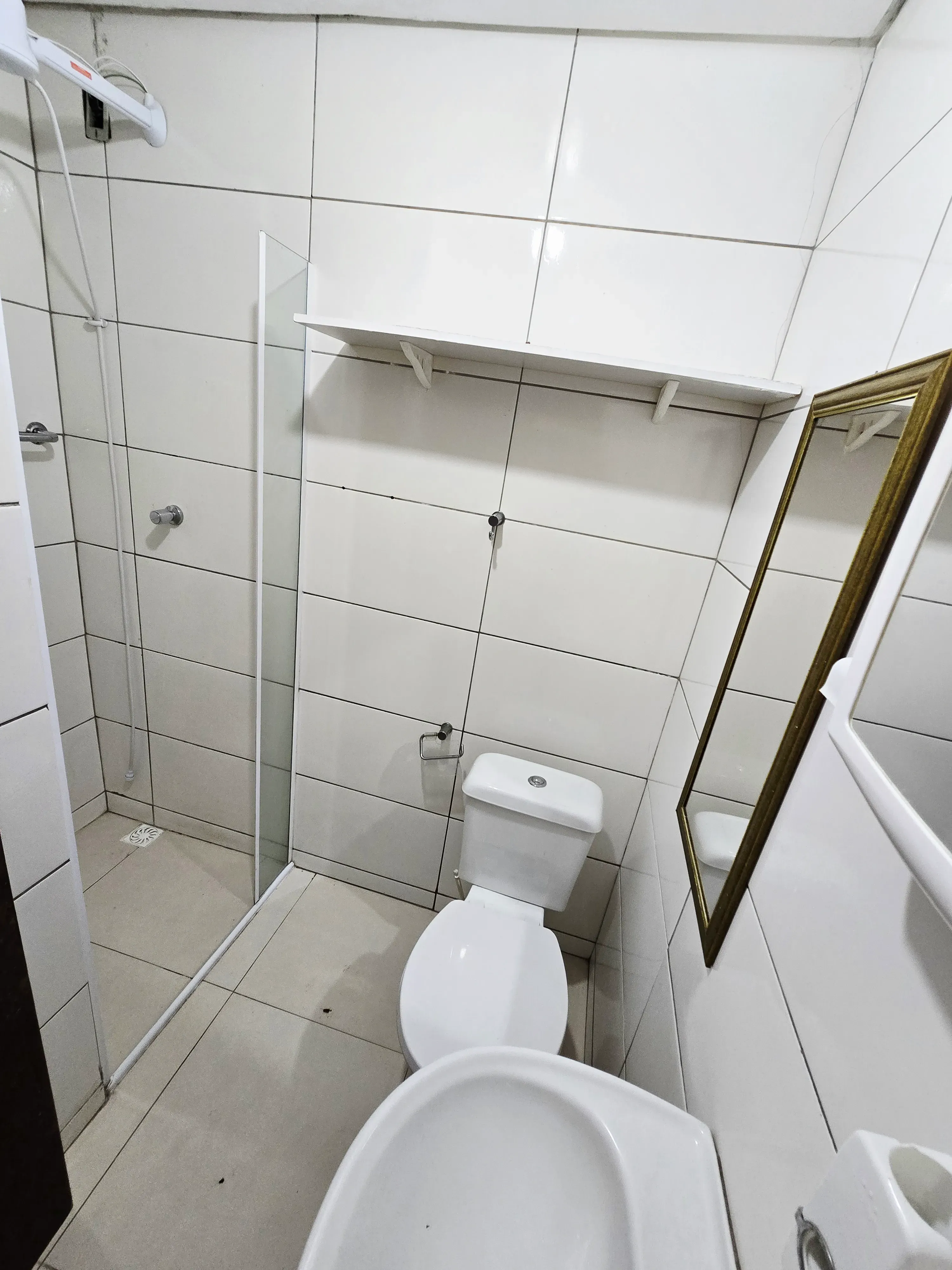 Apartamento semi mobiliado com 2 dormitórios e 1 vaga no Santa Regina em Camboriú/SC