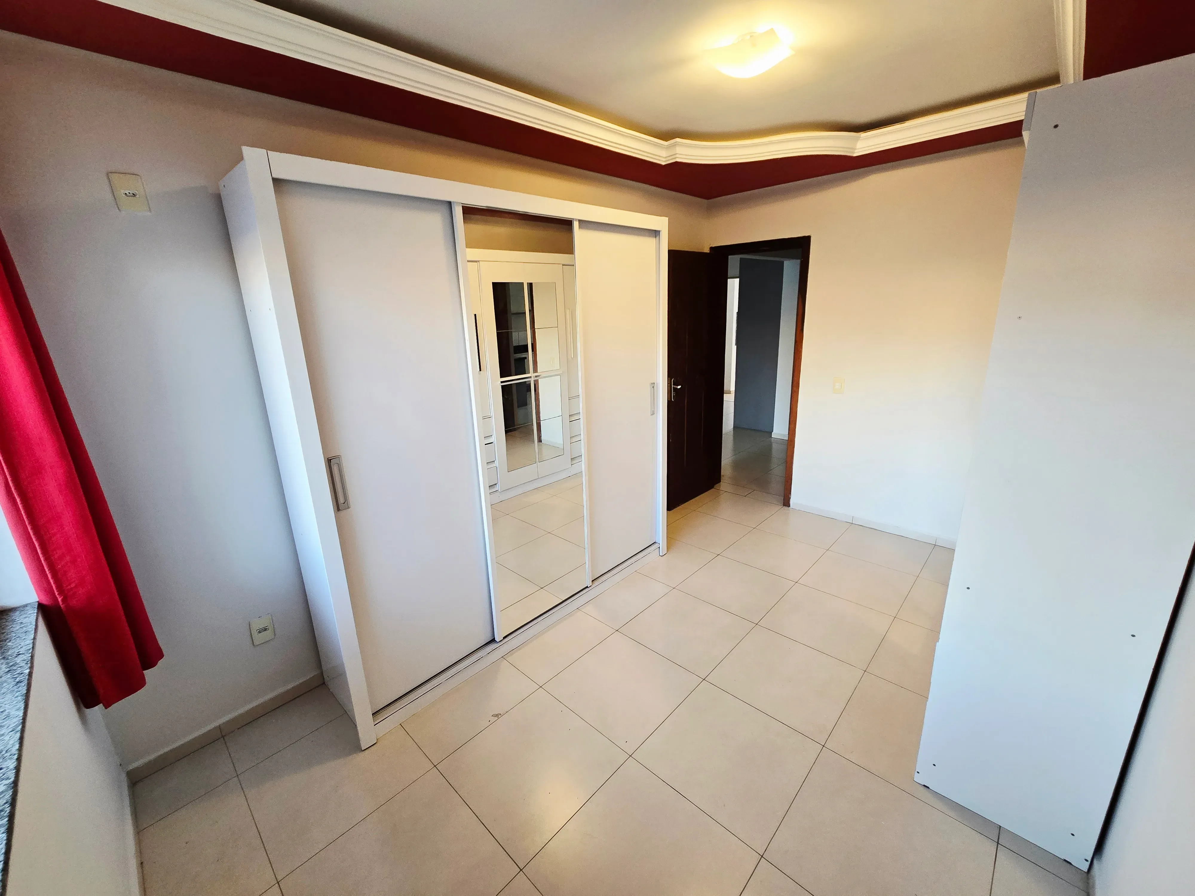 Apartamento semi mobiliado com 2 dormitórios e 1 vaga no Santa Regina em Camboriú/SC