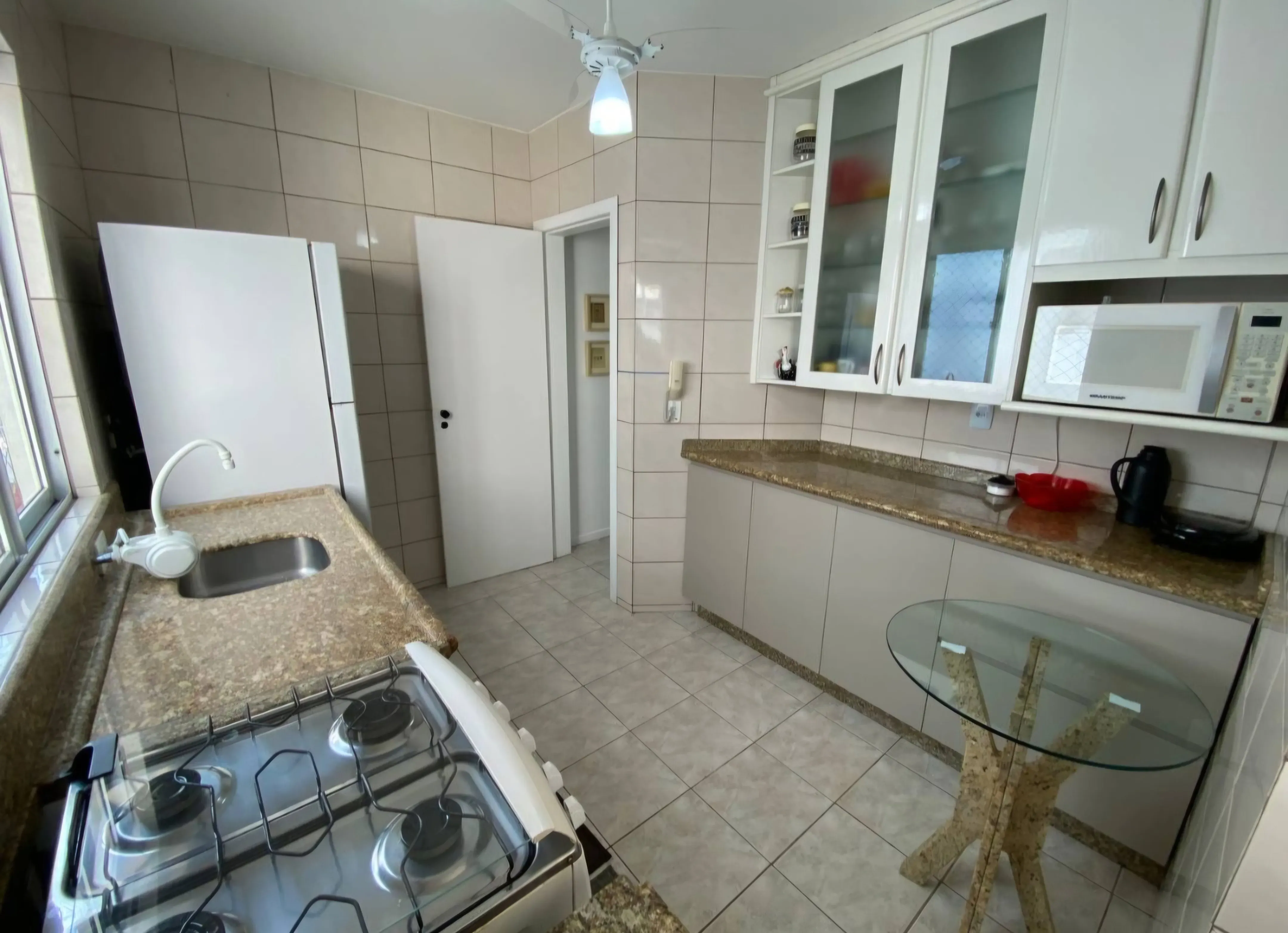 Apartamento quadra mar com 2 dormitórios e 1 vaga de garagem - Avenida Brasil Balneário Camboriú/SC