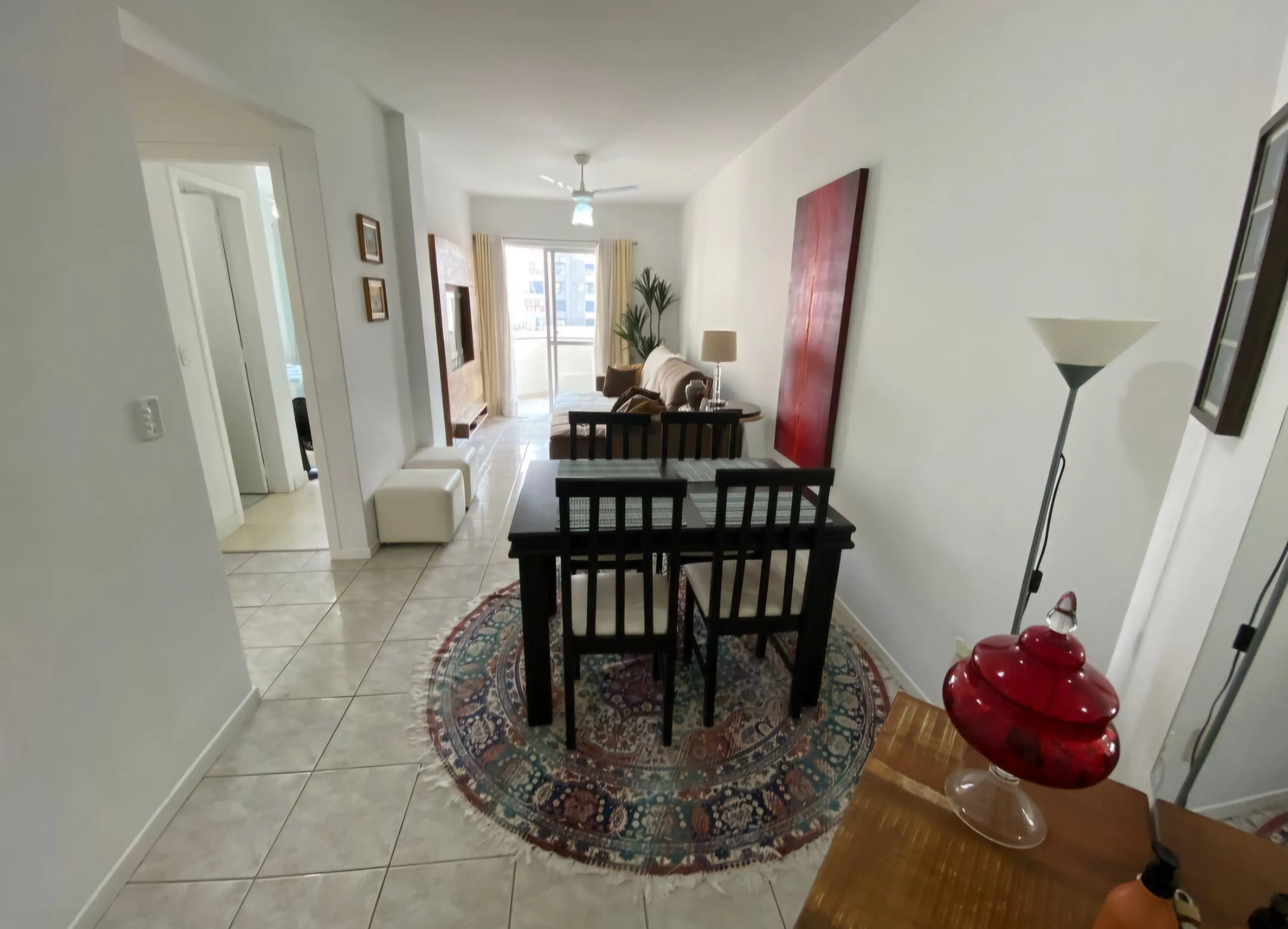 Apartamento quadra mar com 2 dormitórios e 1 vaga de garagem - Avenida Brasil Balneário Camboriú/SC