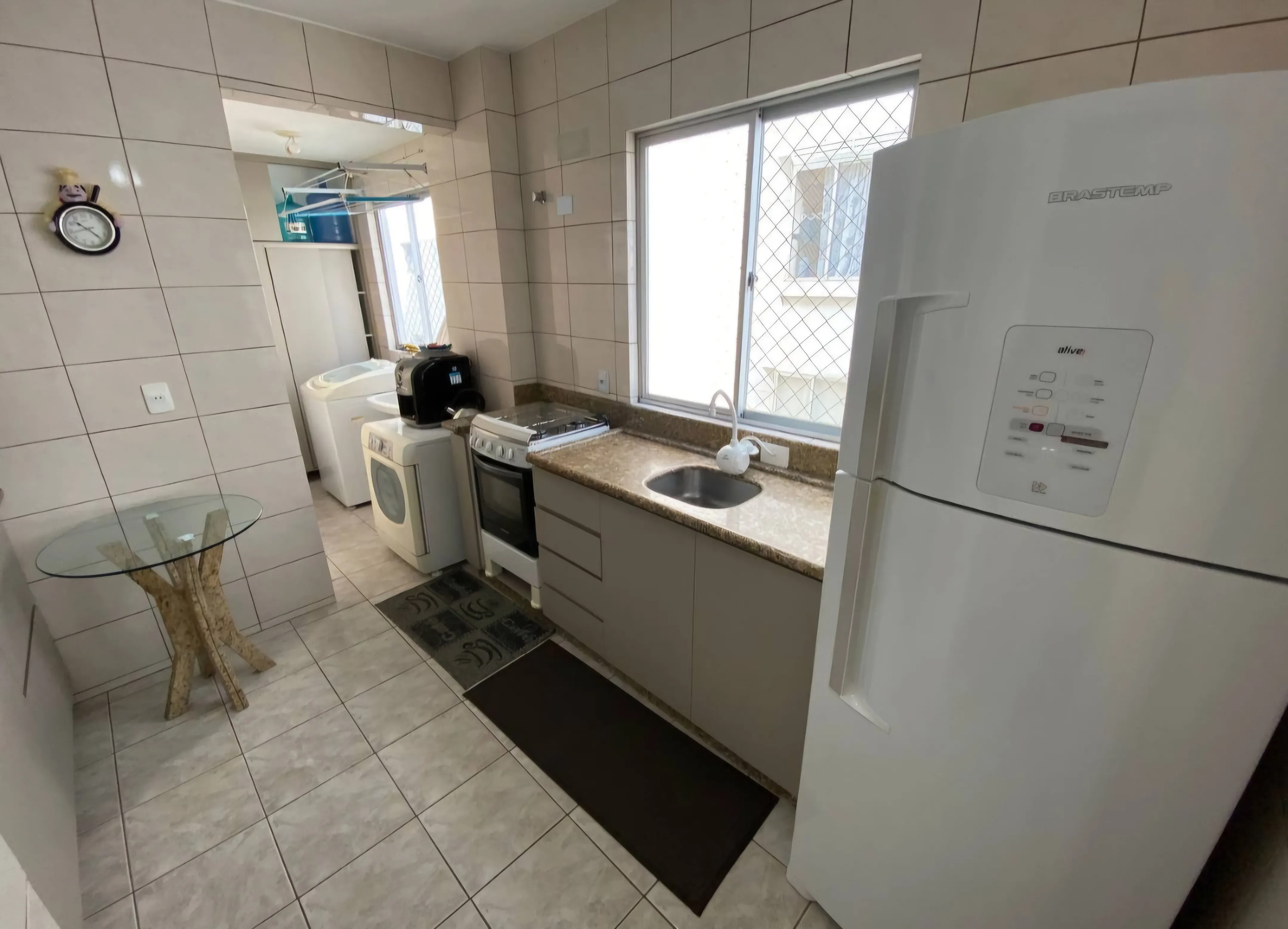 Apartamento quadra mar com 2 dormitórios e 1 vaga de garagem - Avenida Brasil Balneário Camboriú/SC