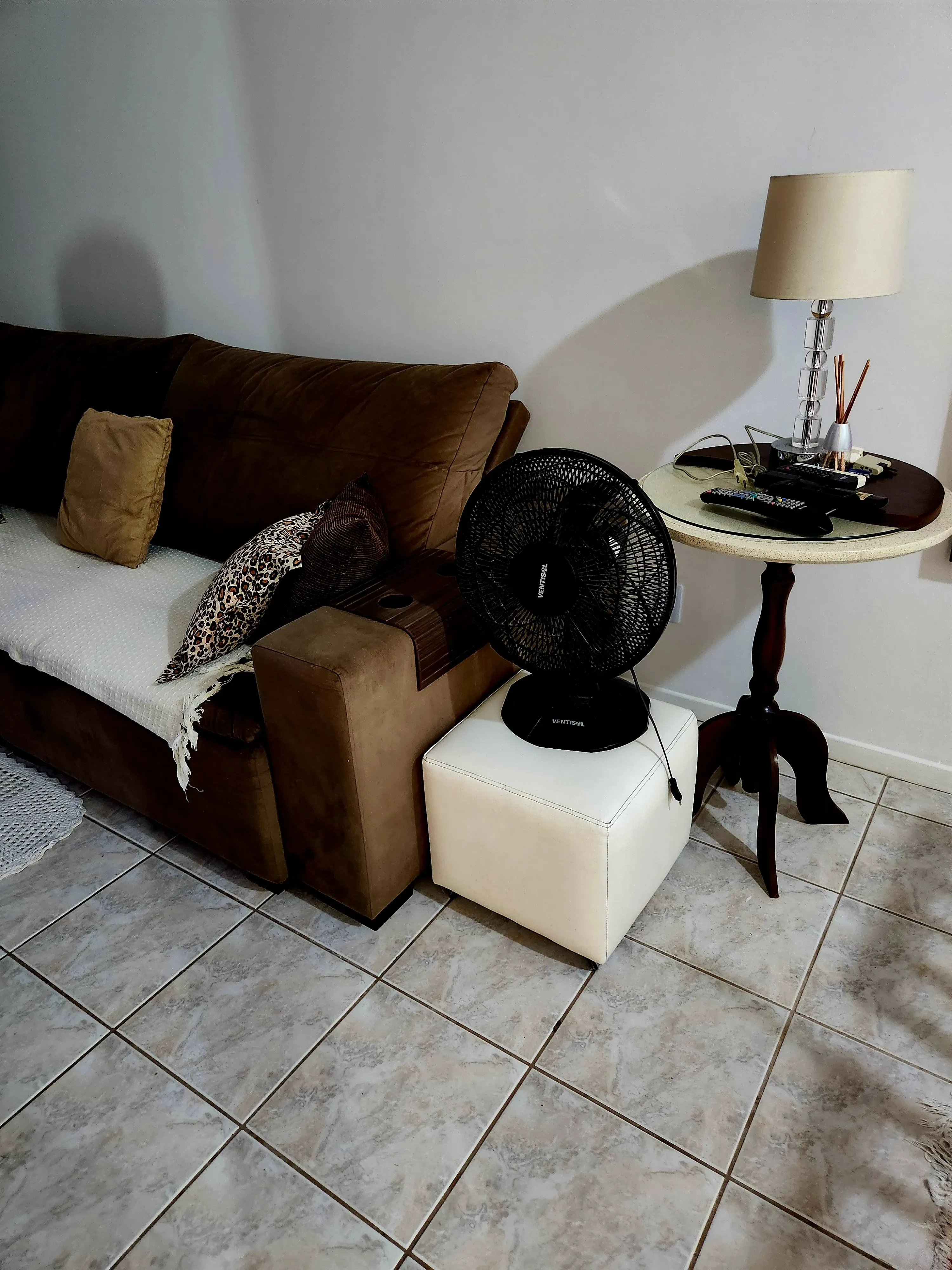 Apartamento quadra mar com 2 dormitórios e 1 vaga de garagem - Avenida Brasil Balneário Camboriú/SC