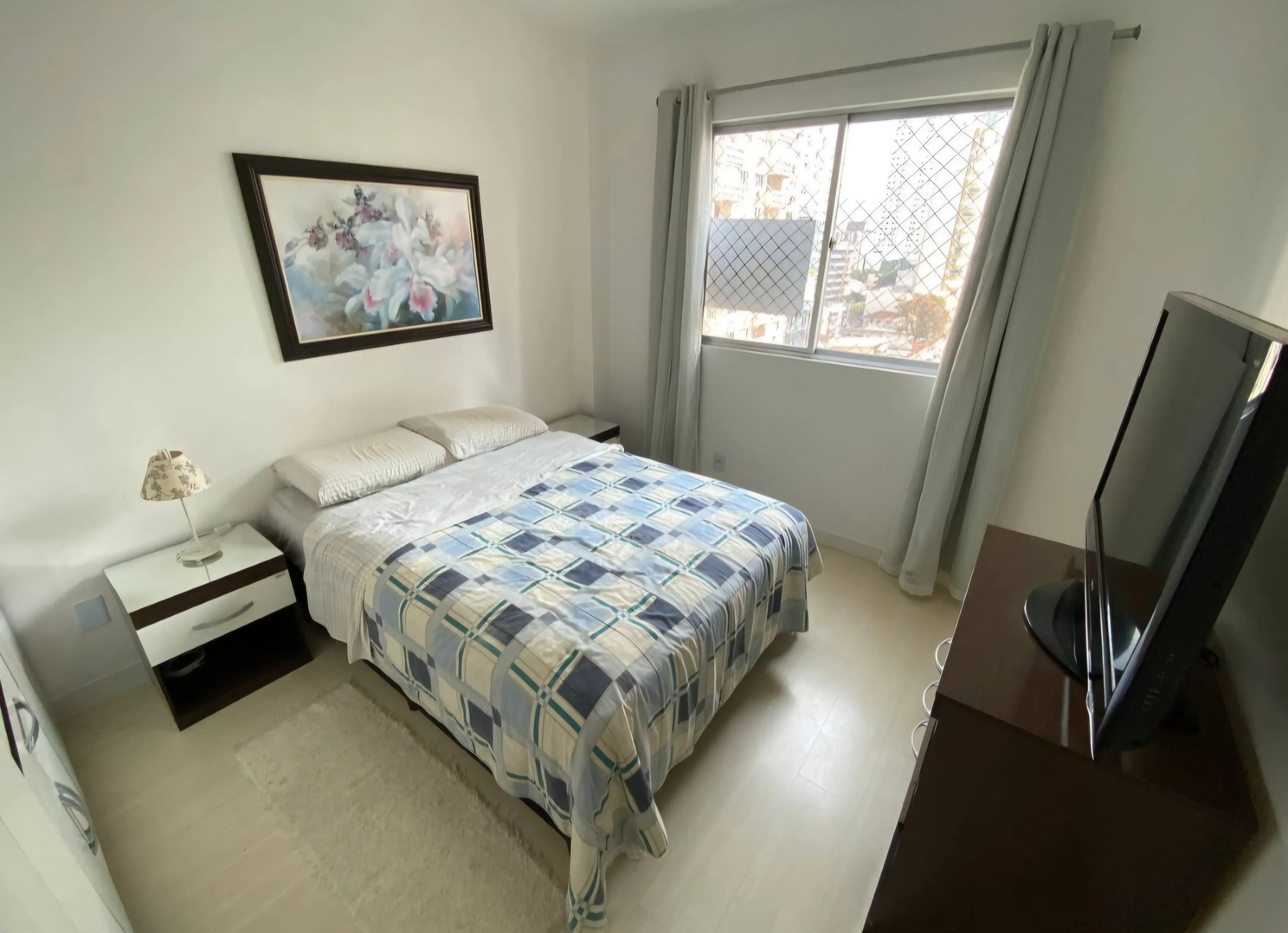 Apartamento quadra mar com 2 dormitórios e 1 vaga de garagem - Avenida Brasil Balneário Camboriú/SC