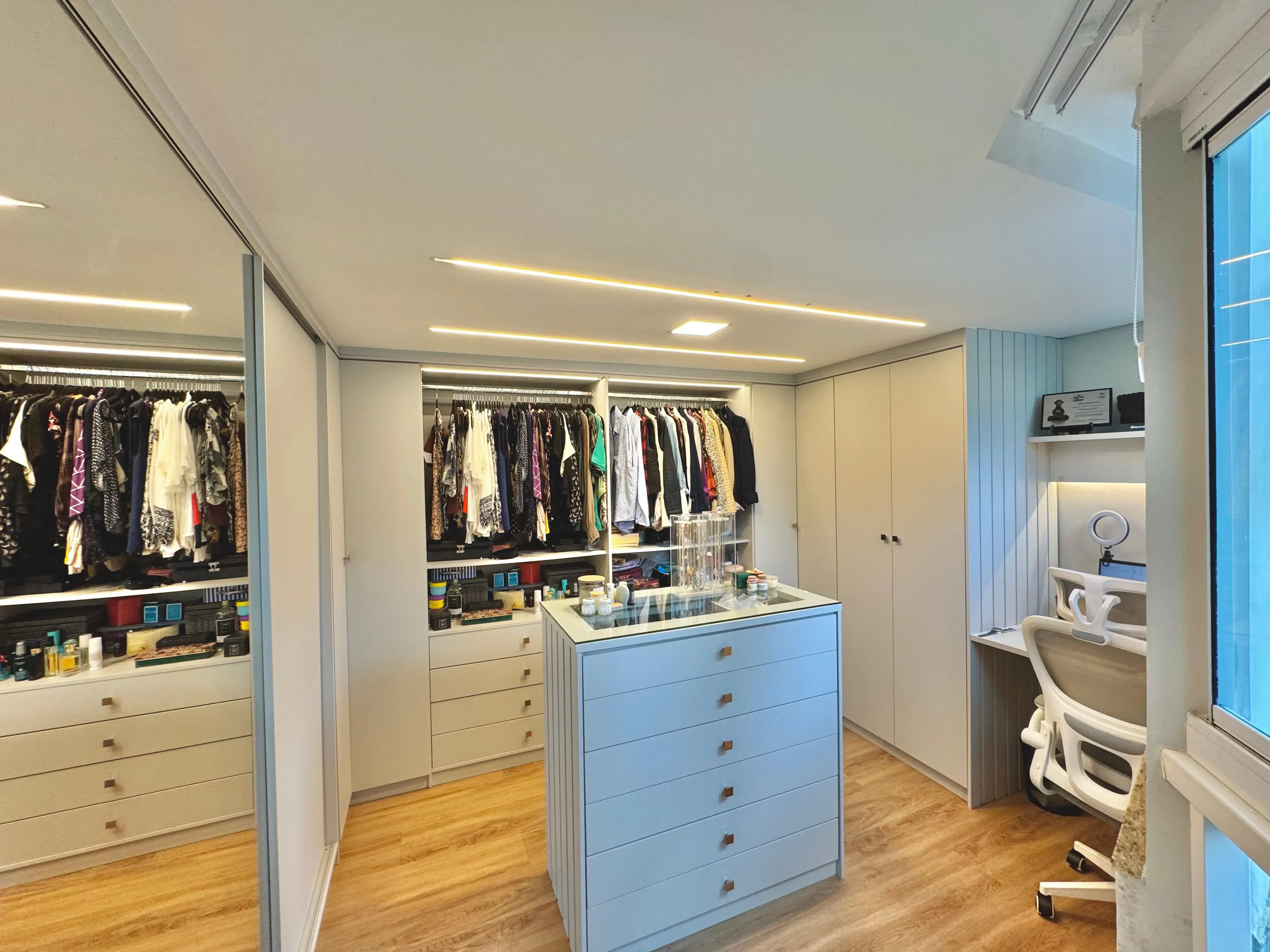 Apartamento garden 4 dormitórios sendo 3 suítes com quintal perto do mar em Balneário Camboriú/SC