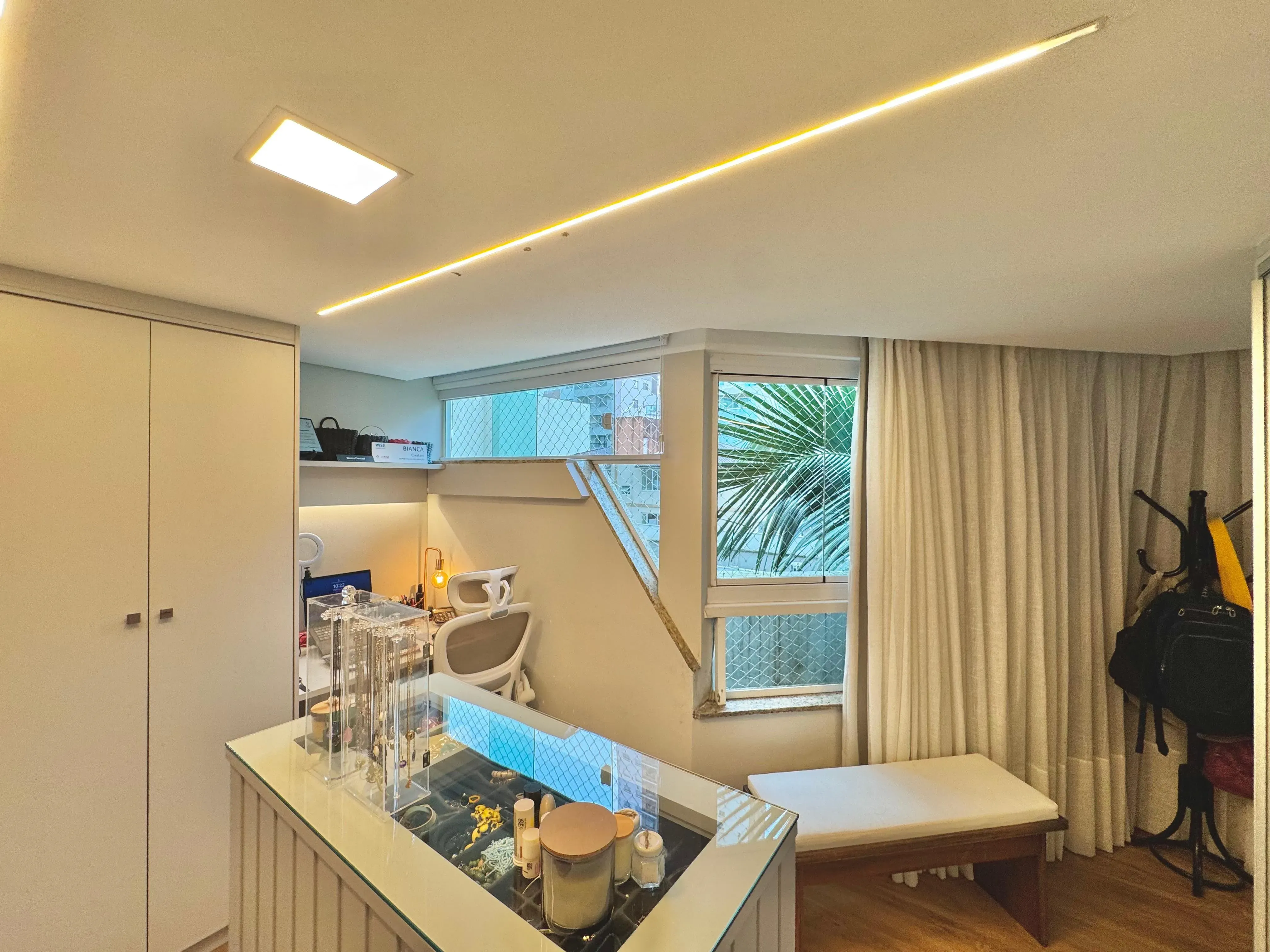 Apartamento garden 4 dormitórios sendo 3 suítes com quintal perto do mar em Balneário Camboriú/SC