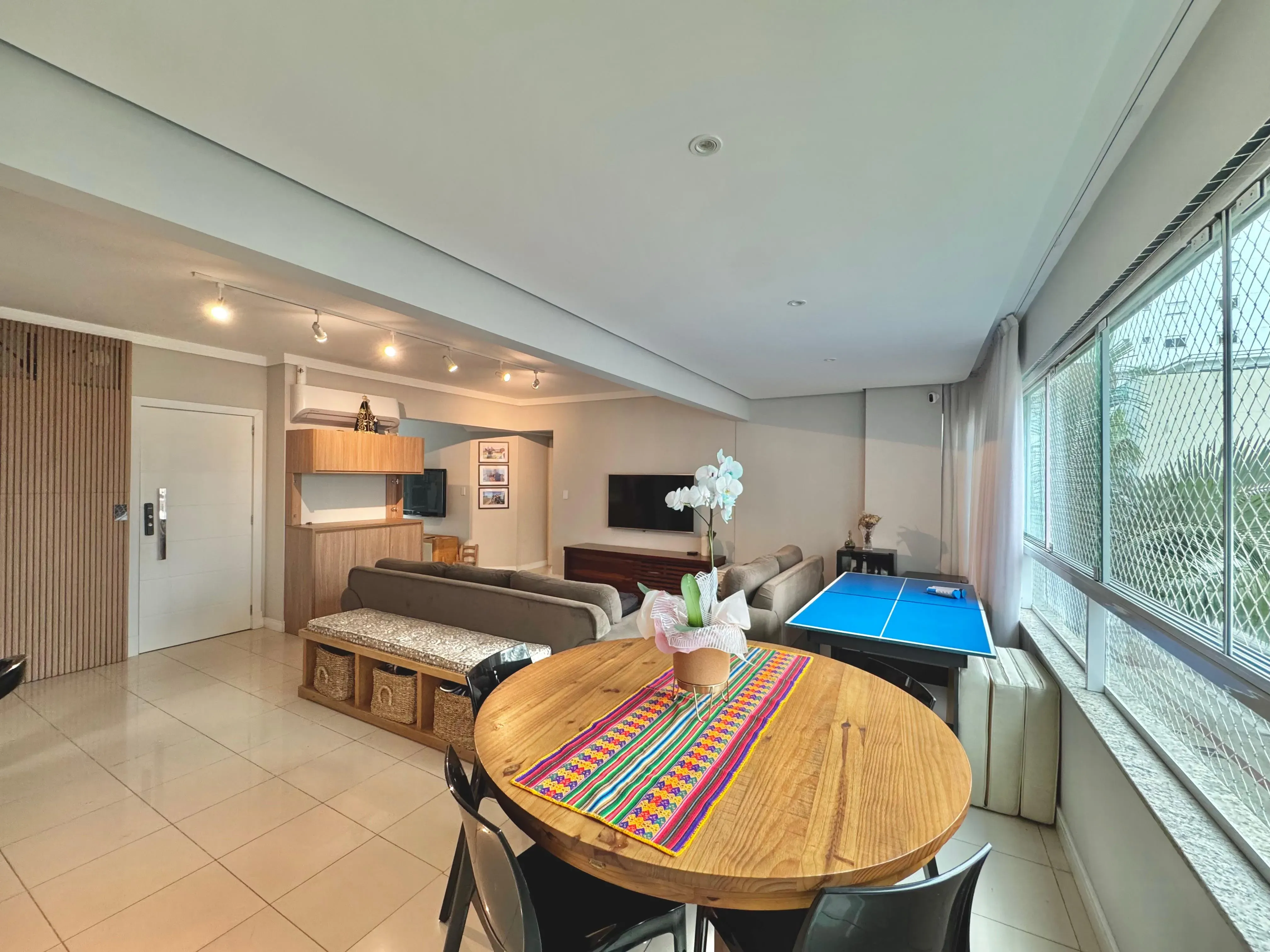 Apartamento garden 4 dormitórios sendo 3 suítes com quintal perto do mar em Balneário Camboriú/SC