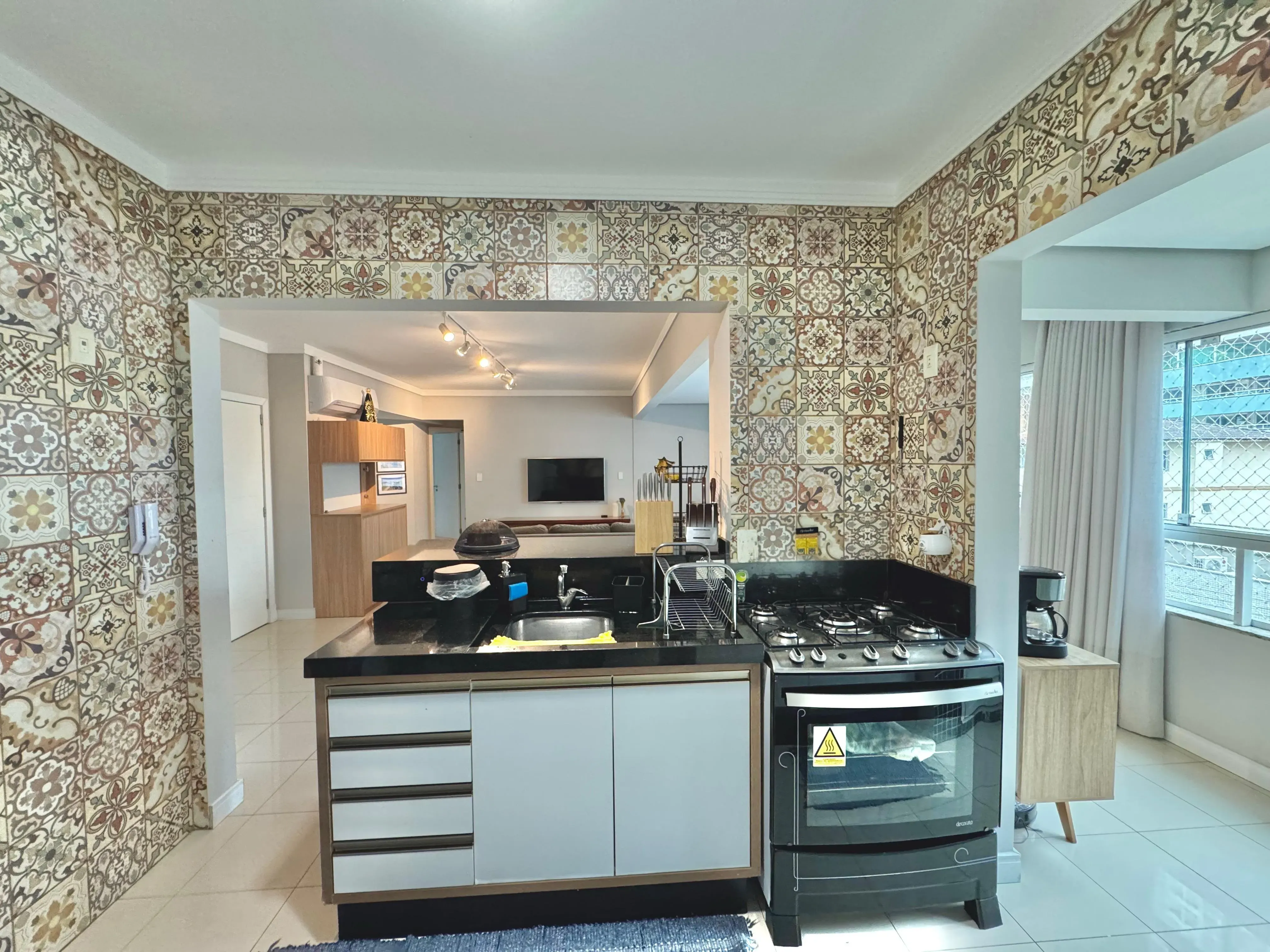 Apartamento garden 4 dormitórios sendo 3 suítes com quintal perto do mar em Balneário Camboriú/SC