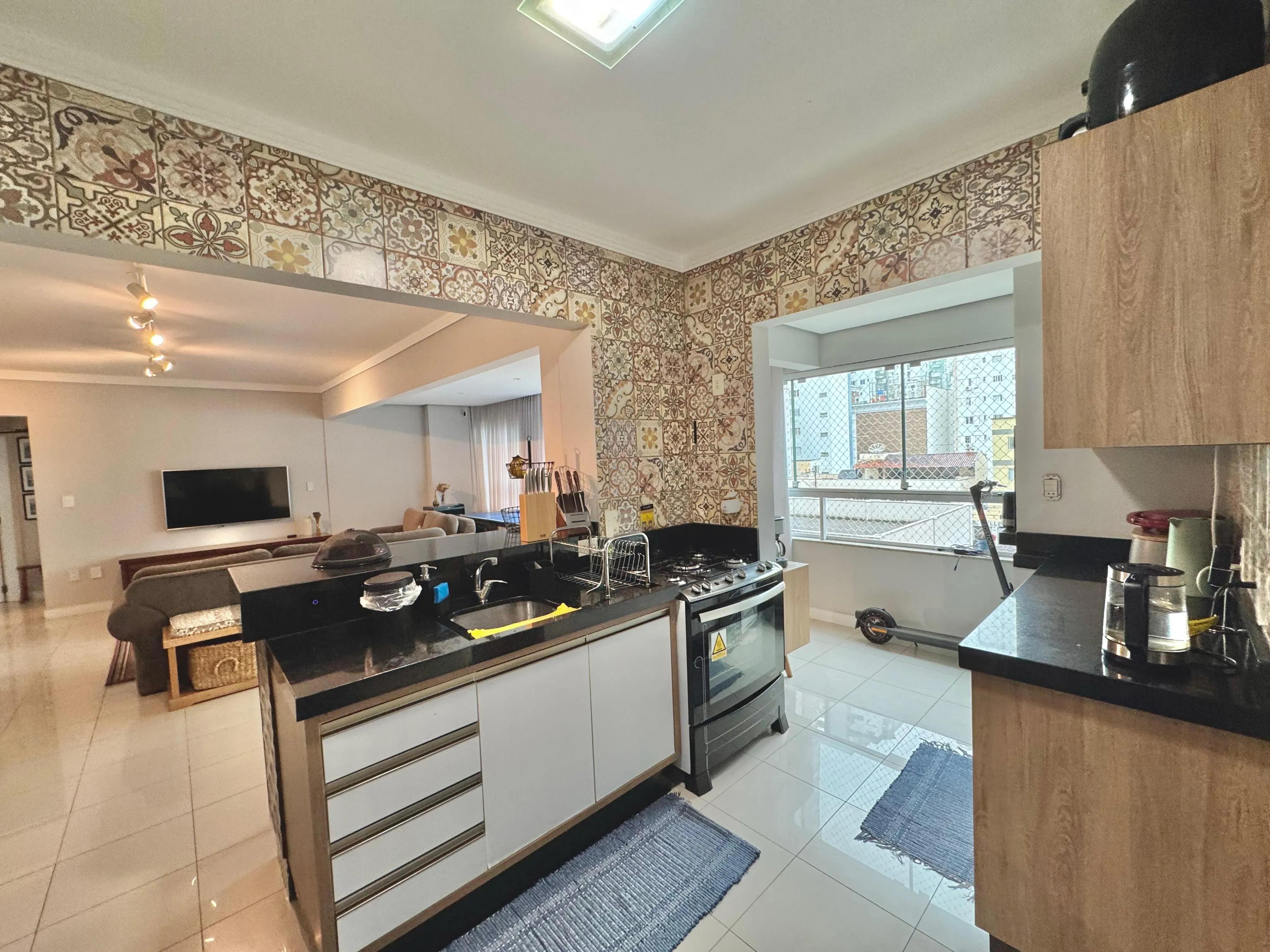 Apartamento garden 4 dormitórios sendo 3 suítes com quintal perto do mar em Balneário Camboriú/SC