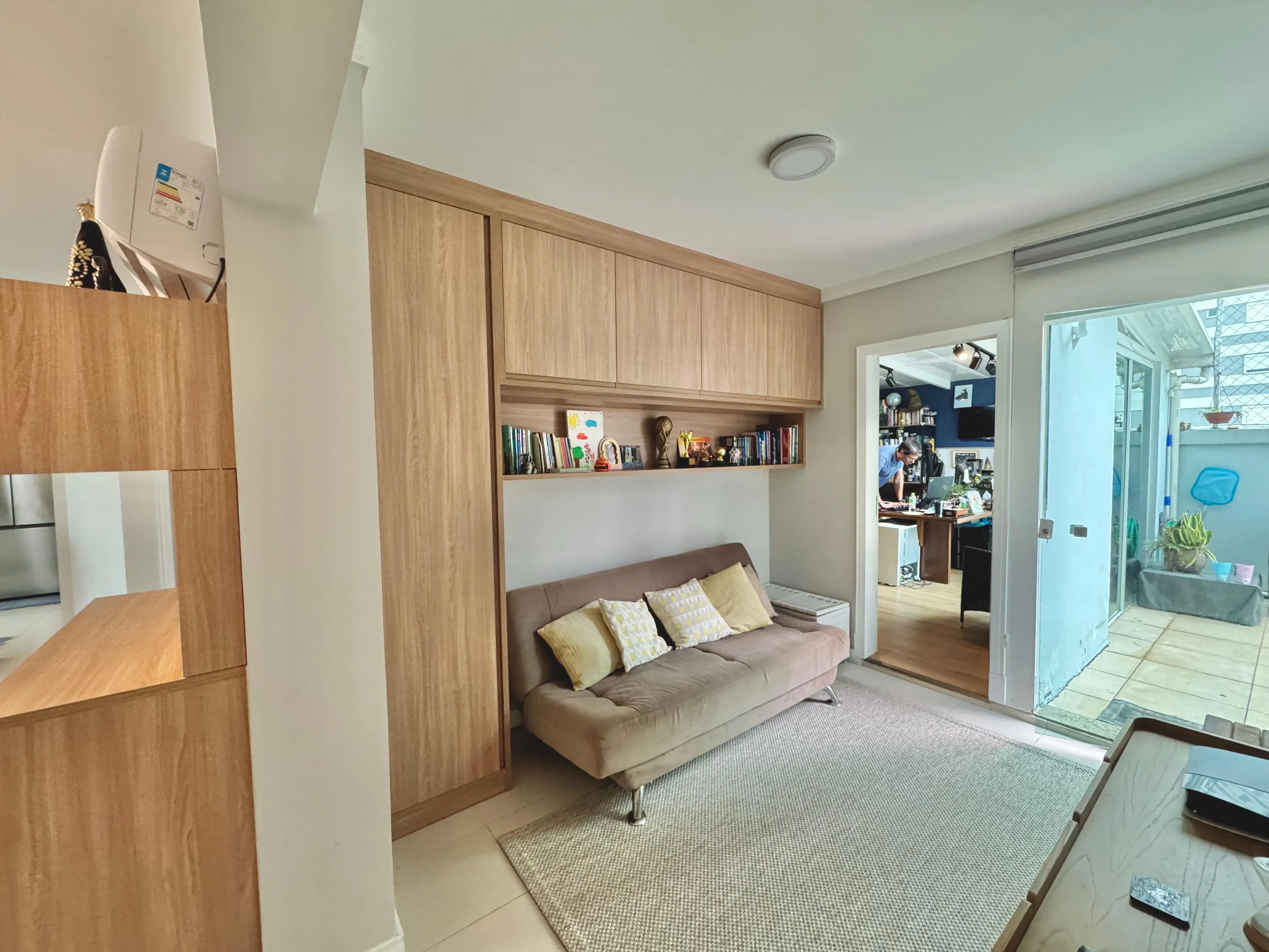 Apartamento garden 4 dormitórios sendo 3 suítes com quintal perto do mar em Balneário Camboriú/SC