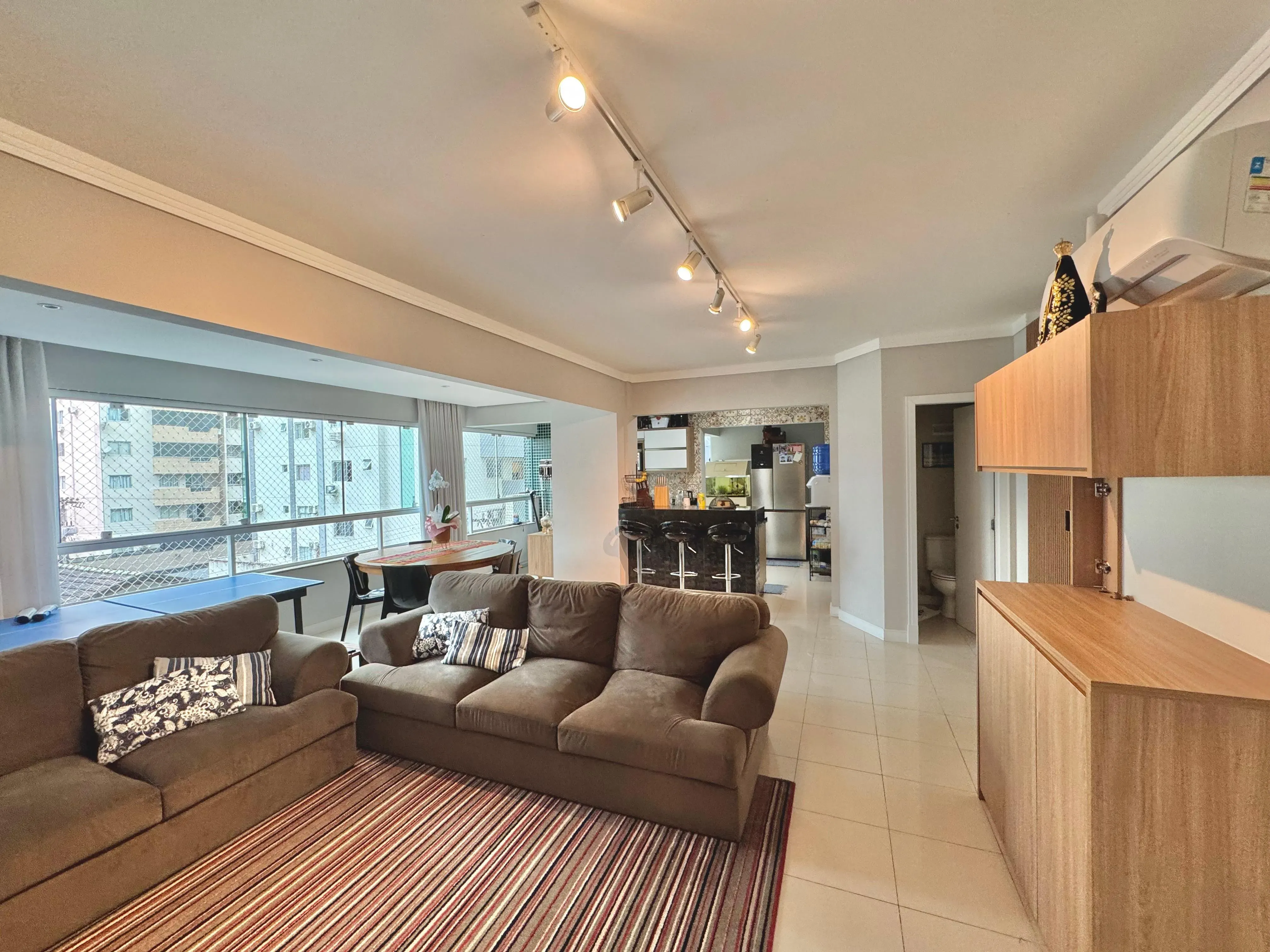 Apartamento garden 4 dormitórios sendo 3 suítes com quintal perto do mar em Balneário Camboriú/SC