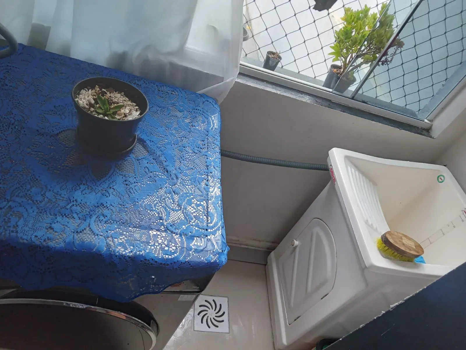 Apartamento térreo diferenciado 2 dormitórios, sendo 1 suíte e 1 vaga no Centro de Camboriú