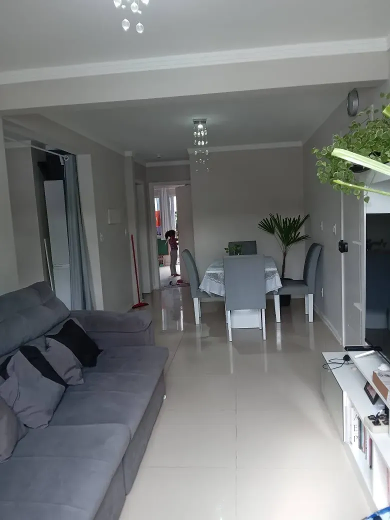 Apartamento térreo diferenciado 2 dormitórios, sendo 1 suíte e 1 vaga no Centro de Camboriú