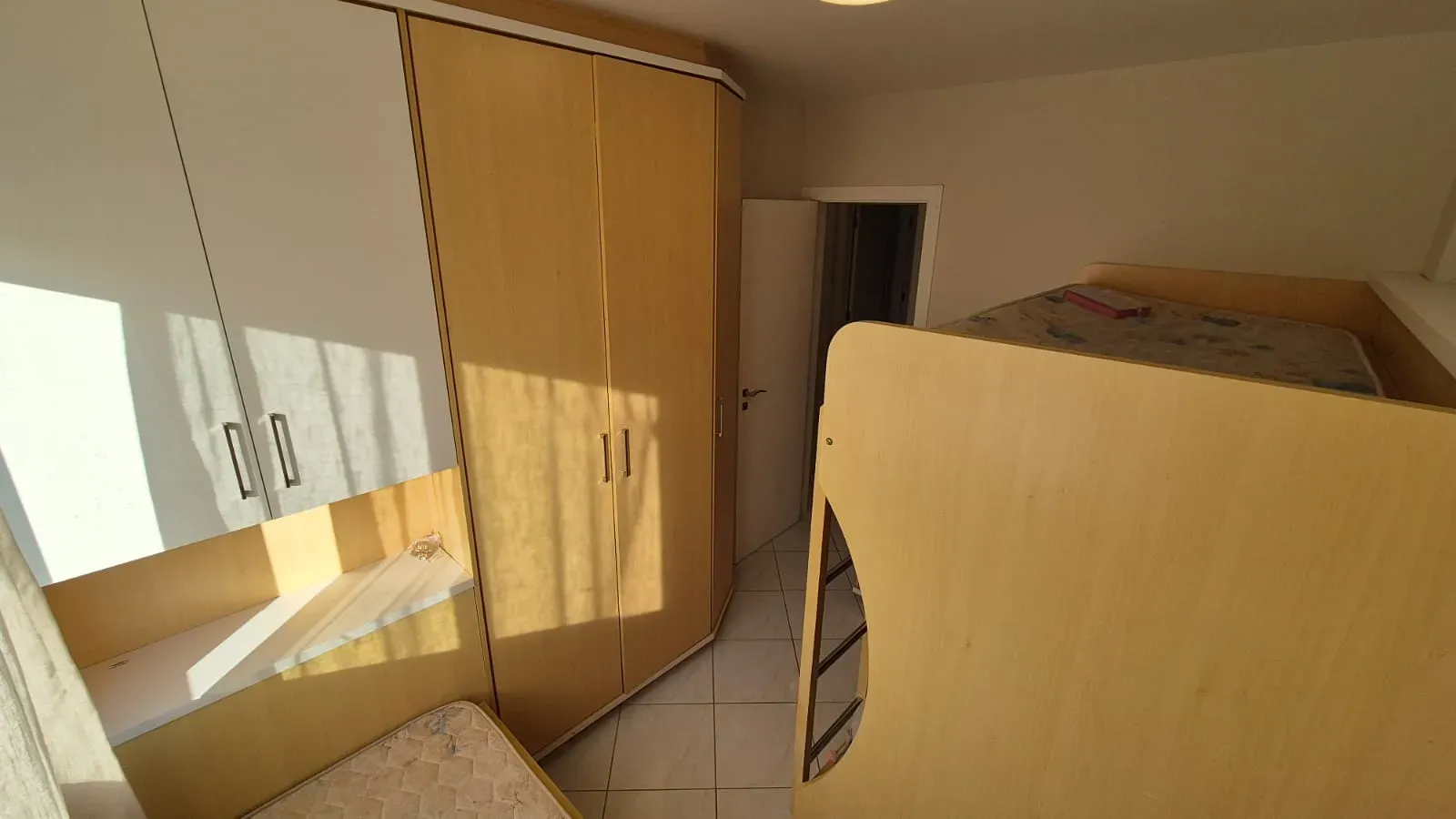 Apartamento quadra mar com 3 dormitórios sendo 1 suíte e 1 vaga em Meia Praia - Itapema/SC