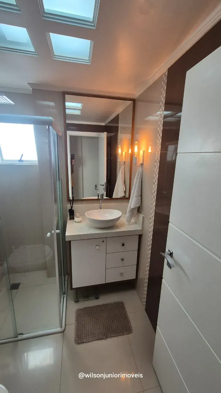 Apartamento quadra mar com 3 dormitórios sendo 1 suíte e 1 vaga em Meia Praia - Itapema/SC