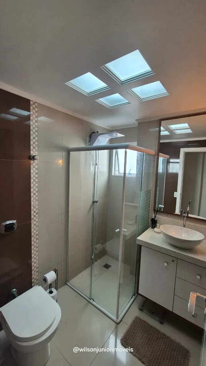 Apartamento quadra mar com 3 dormitórios sendo 1 suíte e 1 vaga em Meia Praia - Itapema/SC