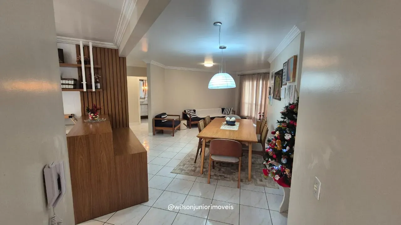 Apartamento quadra mar com 3 dormitórios sendo 1 suíte e 1 vaga em Meia Praia - Itapema/SC