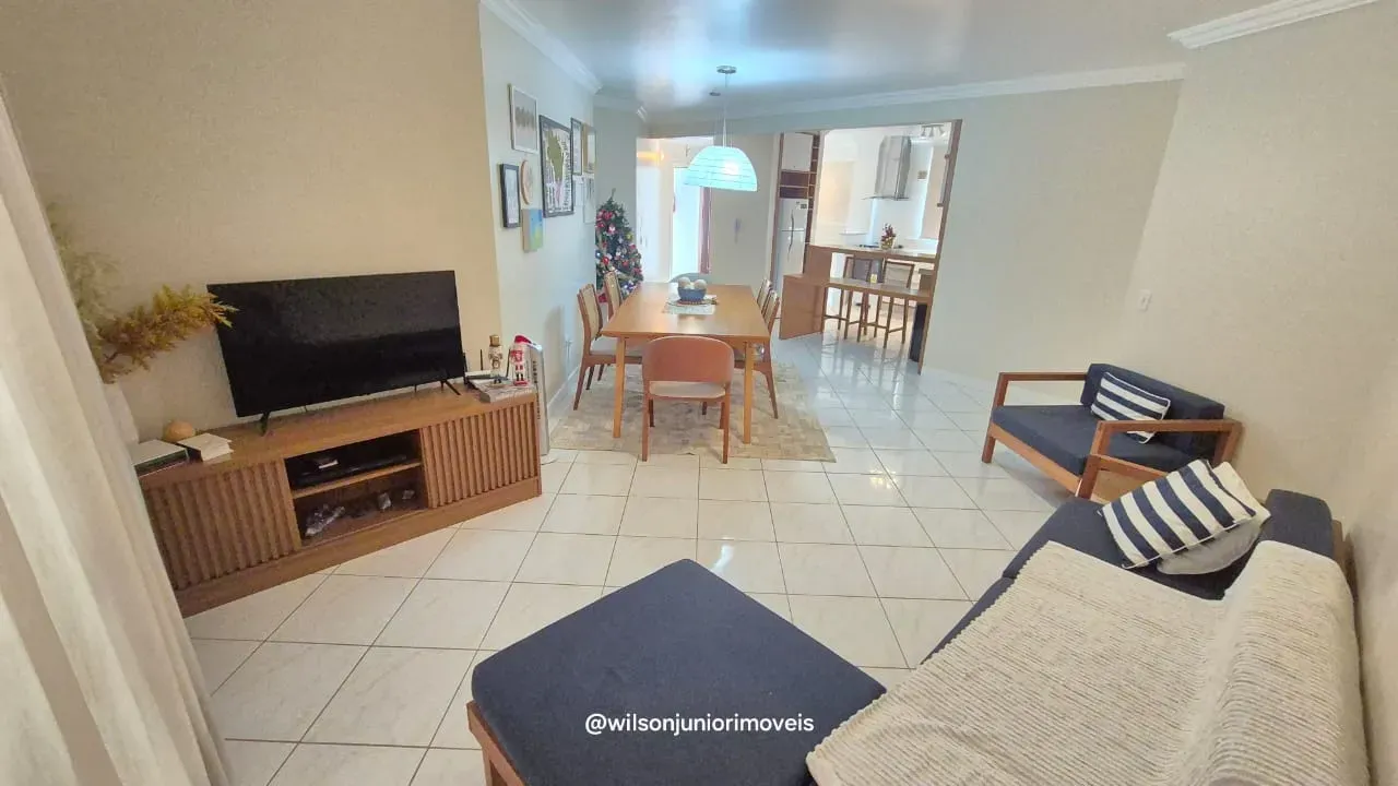 Apartamento quadra mar com 3 dormitórios sendo 1 suíte e 1 vaga em Meia Praia - Itapema/SC