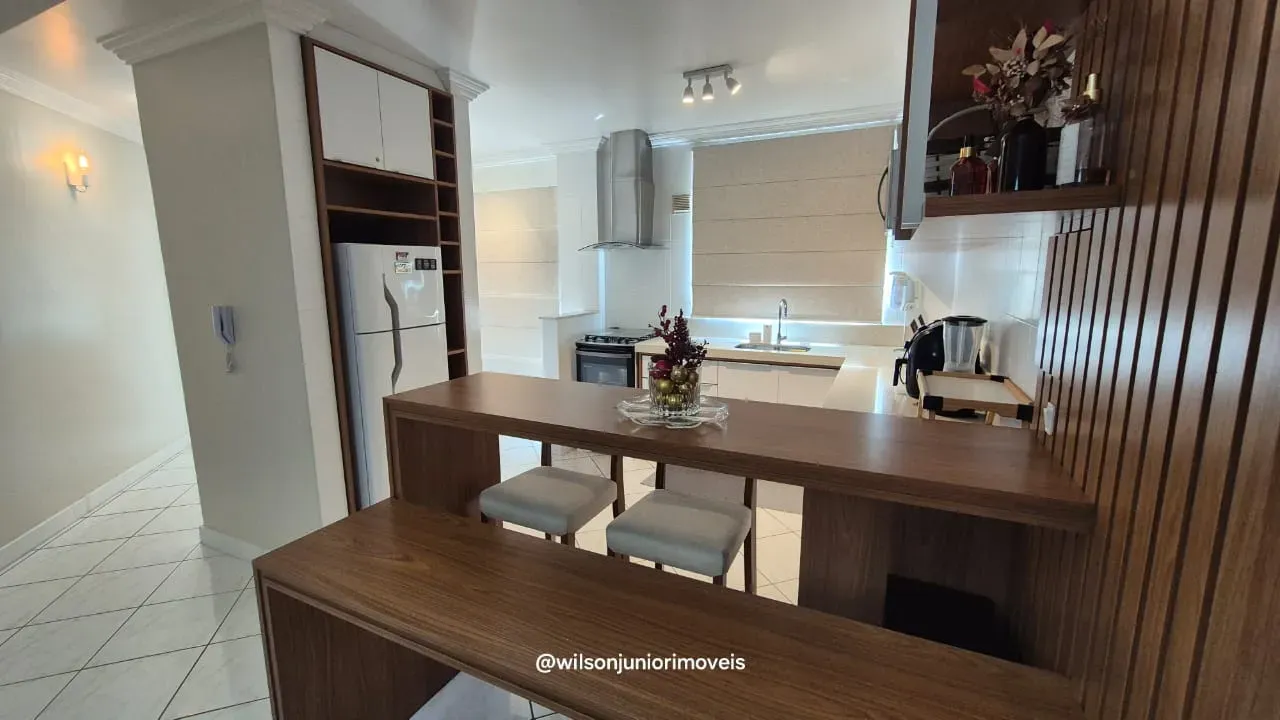 Apartamento quadra mar com 3 dormitórios sendo 1 suíte e 1 vaga em Meia Praia - Itapema/SC