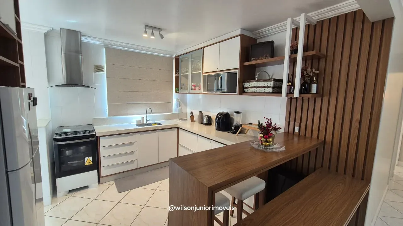 Apartamento quadra mar com 3 dormitórios sendo 1 suíte e 1 vaga em Meia Praia - Itapema/SC