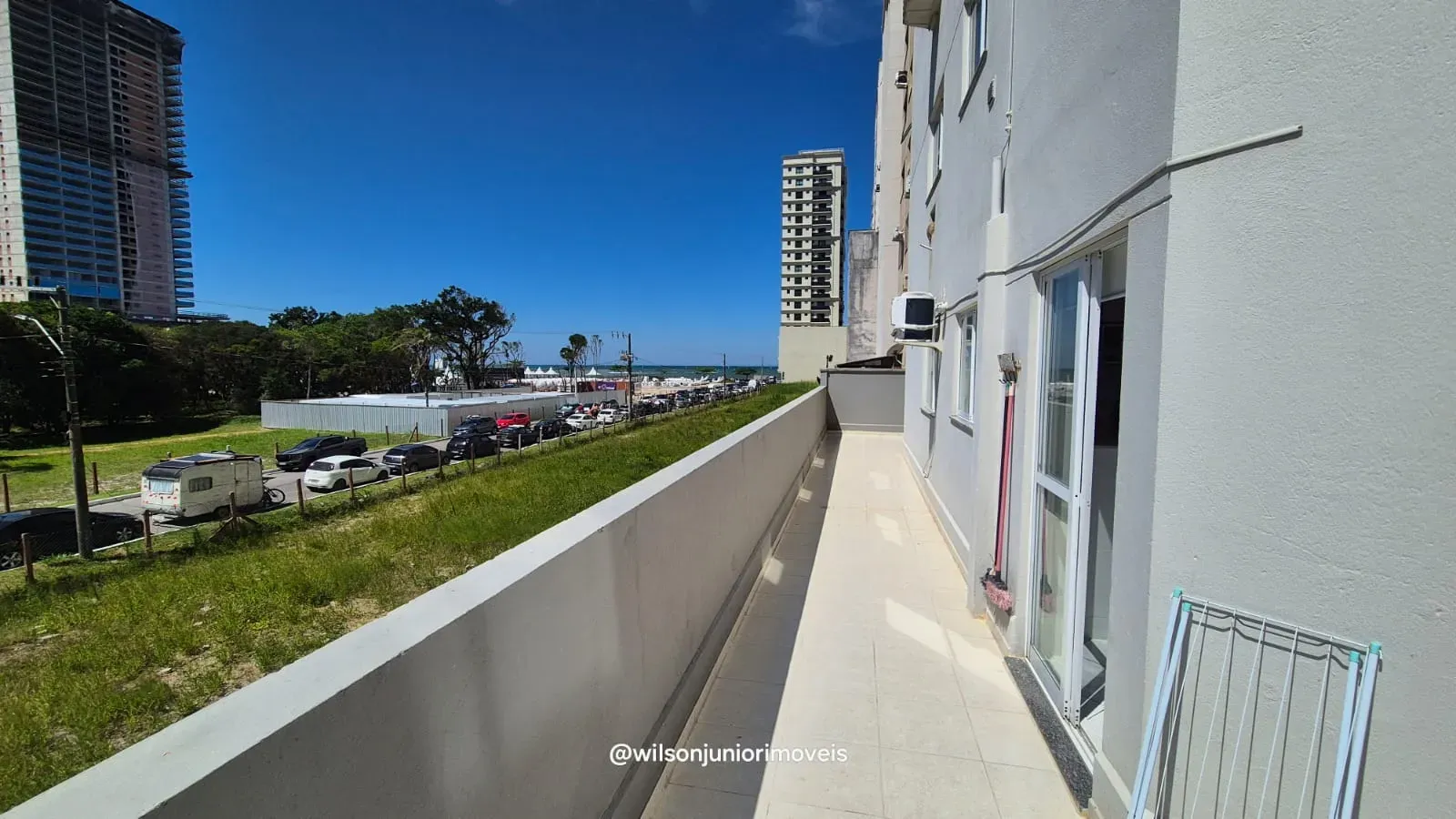 Apartamento quadra mar com 3 dormitórios sendo 1 suíte e 1 vaga em Meia Praia - Itapema/SC