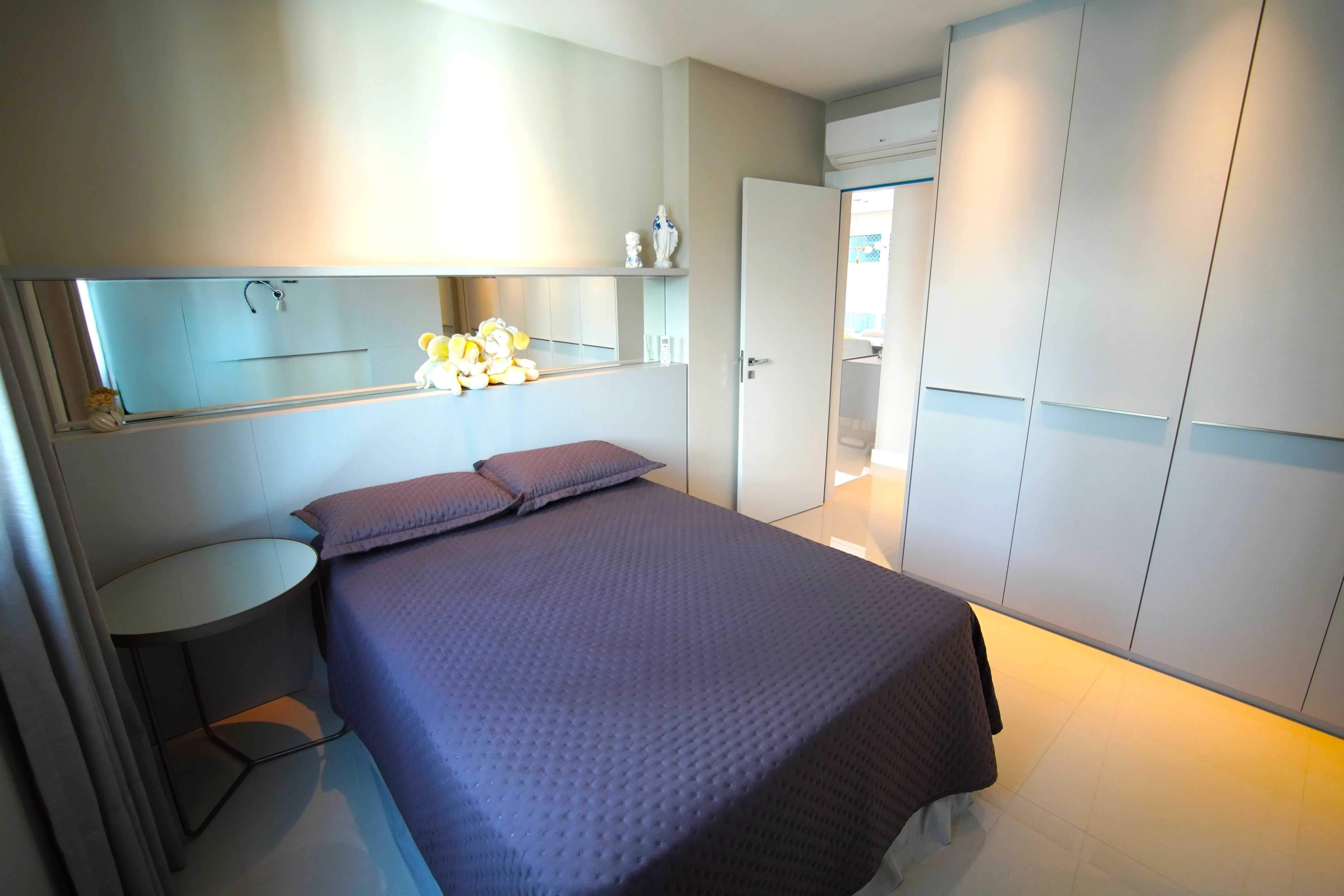 Apartamento com localização privilegiada! 2 suítes e 1 vaga dupla no Centro de Balneário Camboriú